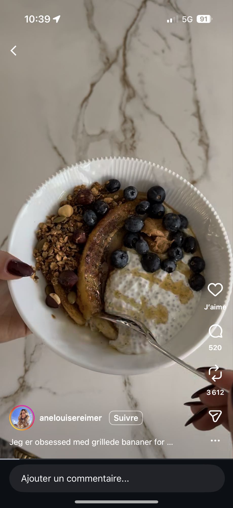 Bol de chia banane grillée