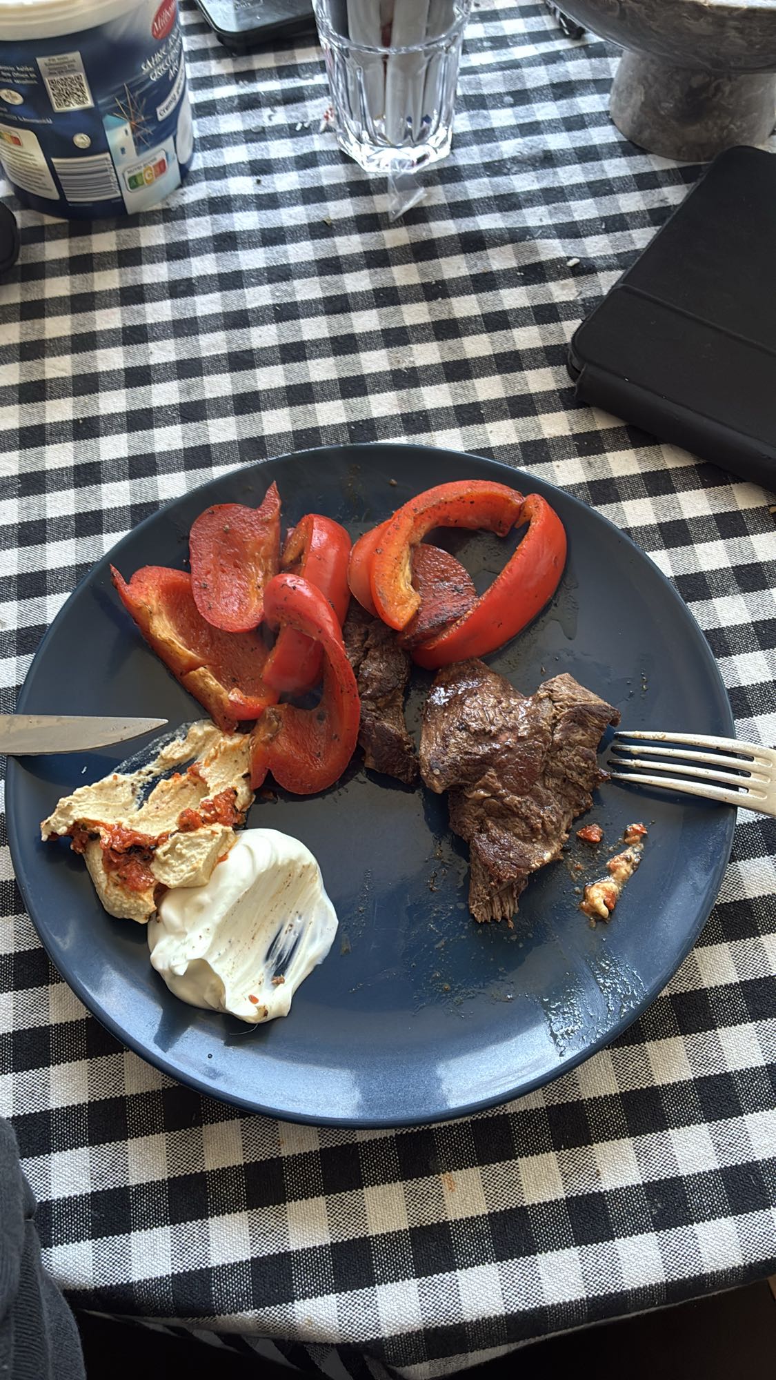 Biefstuk met paprika en dips