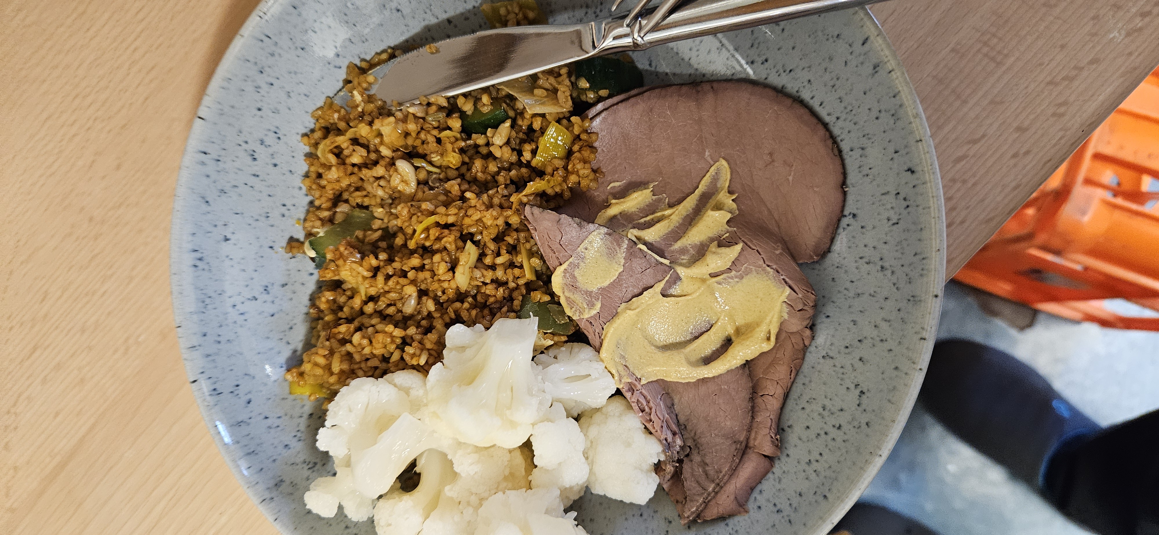 Beef, bulgur, and cauliflower