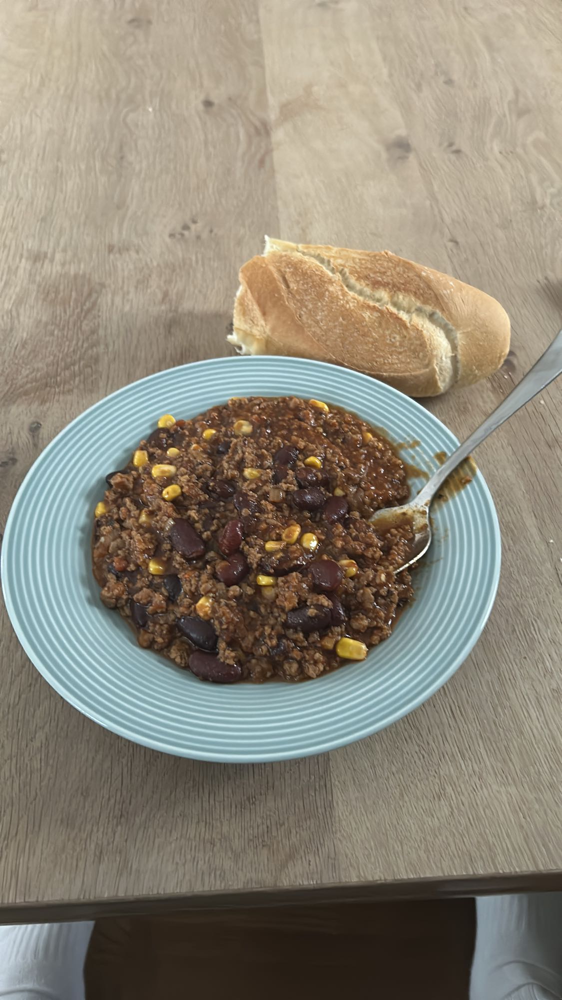 Chili with bread