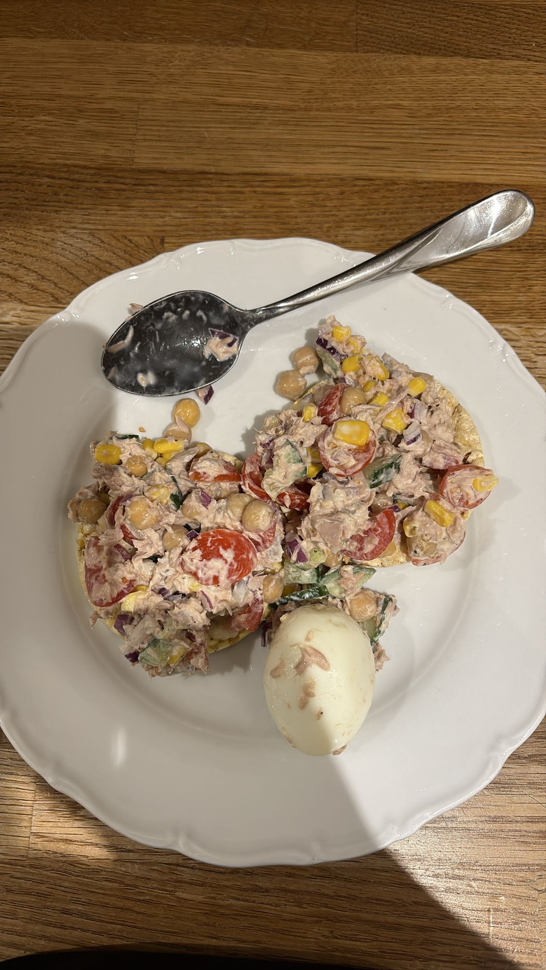 Tonfisksallad på riskaka