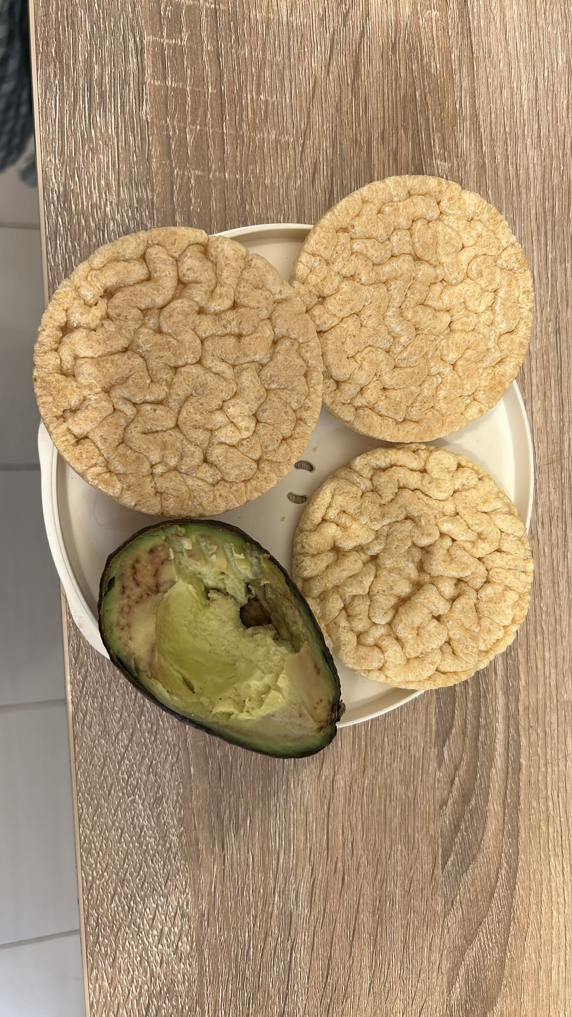 Orez expandat cu avocado