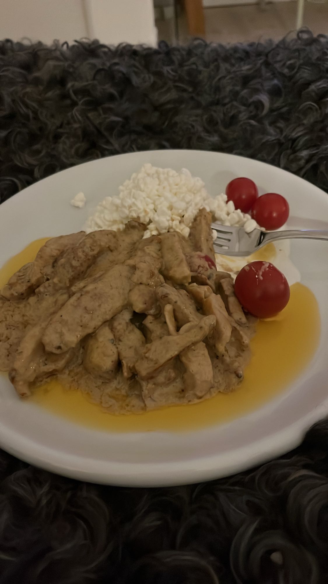 Kycklinggryta med keso och tomat
