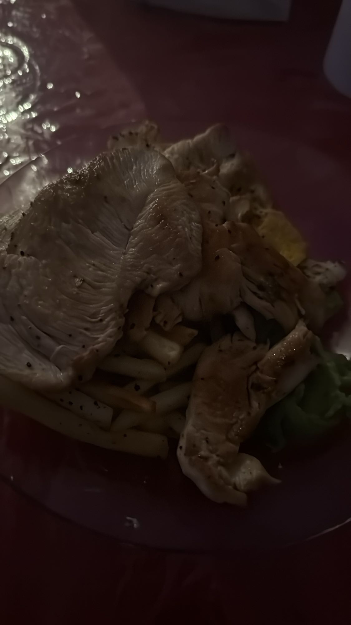 pollo con papas y ensalada