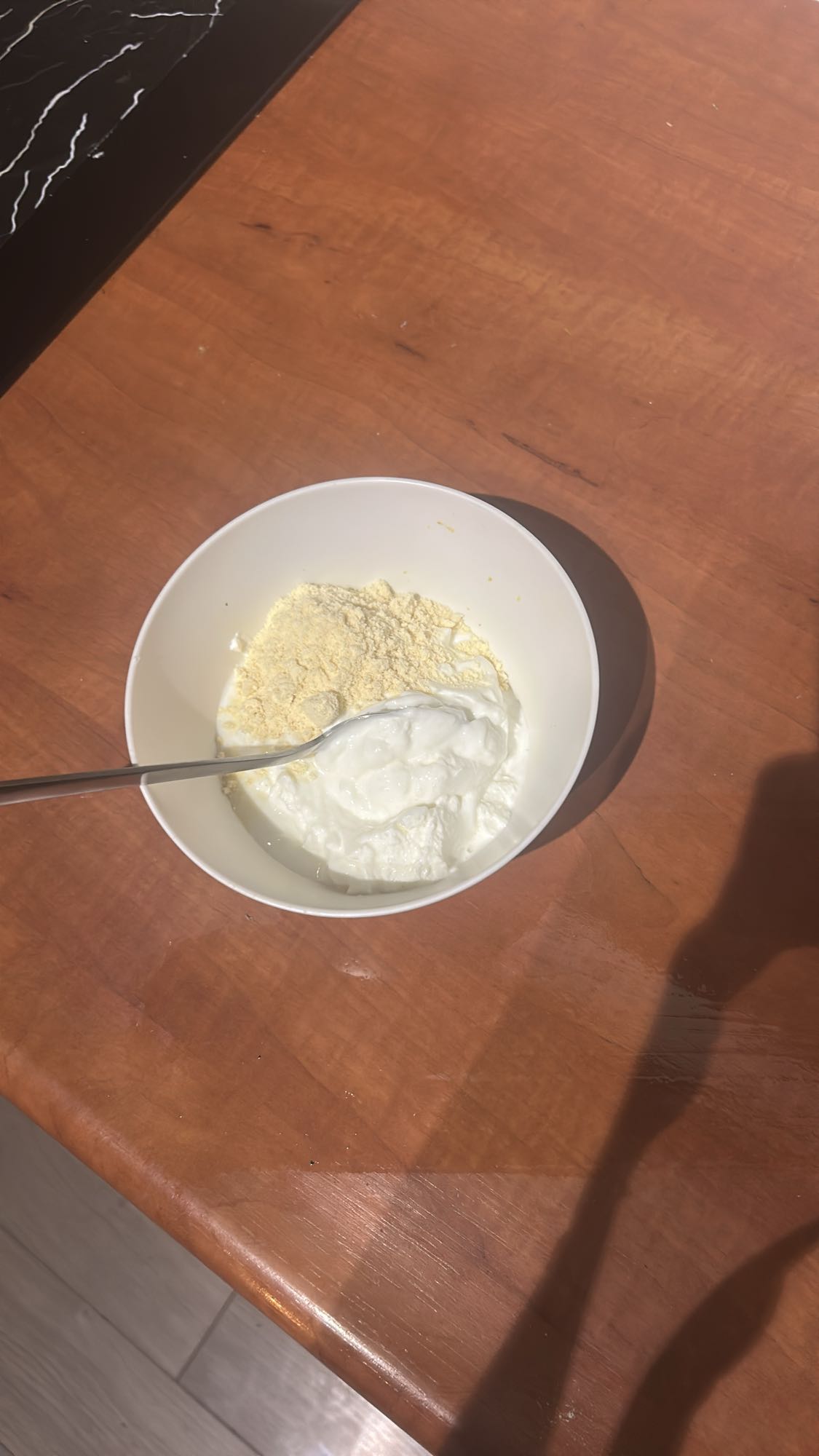 Yoghurt met eiwitpoeder