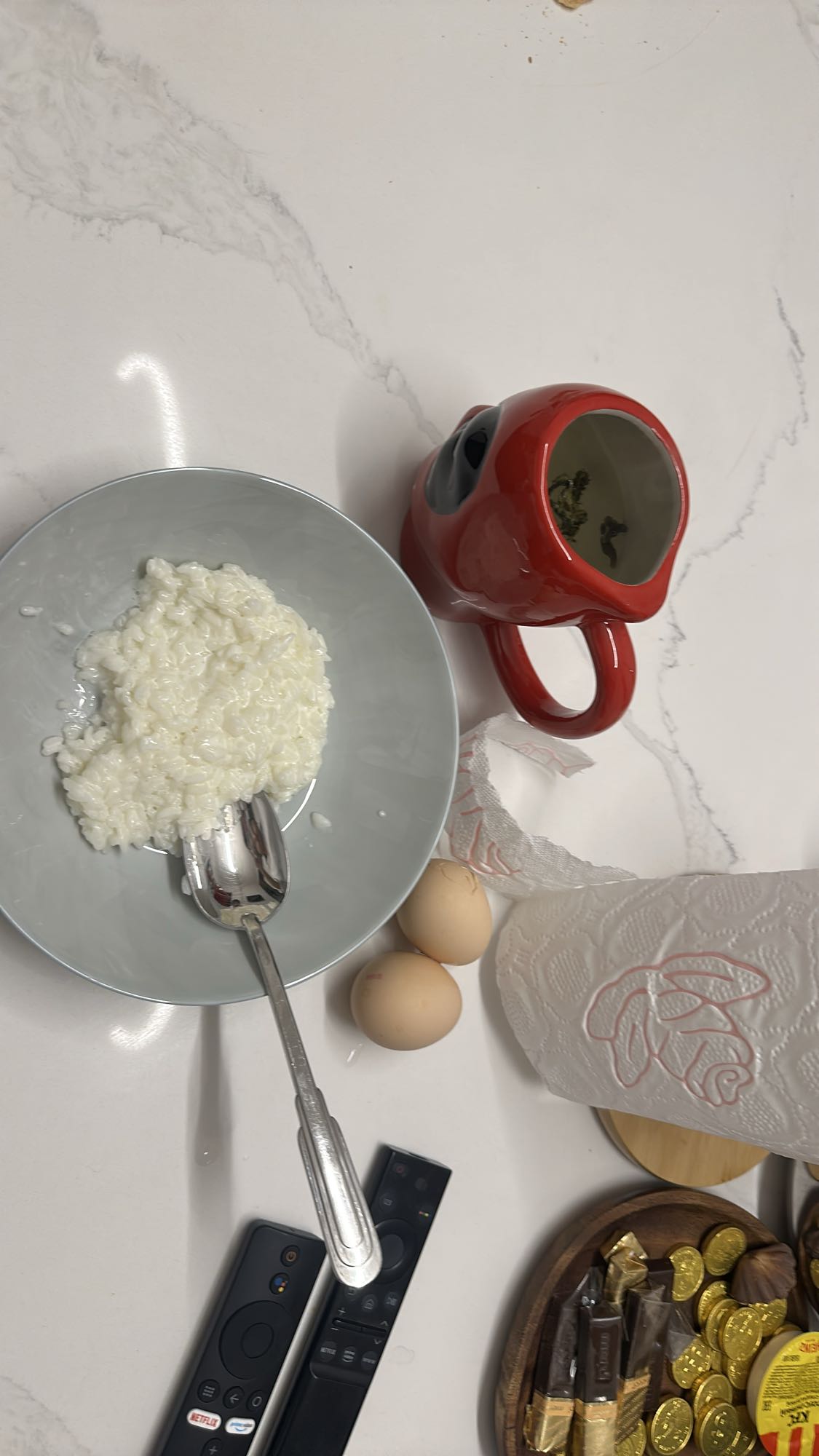 Rice with eggs and tea