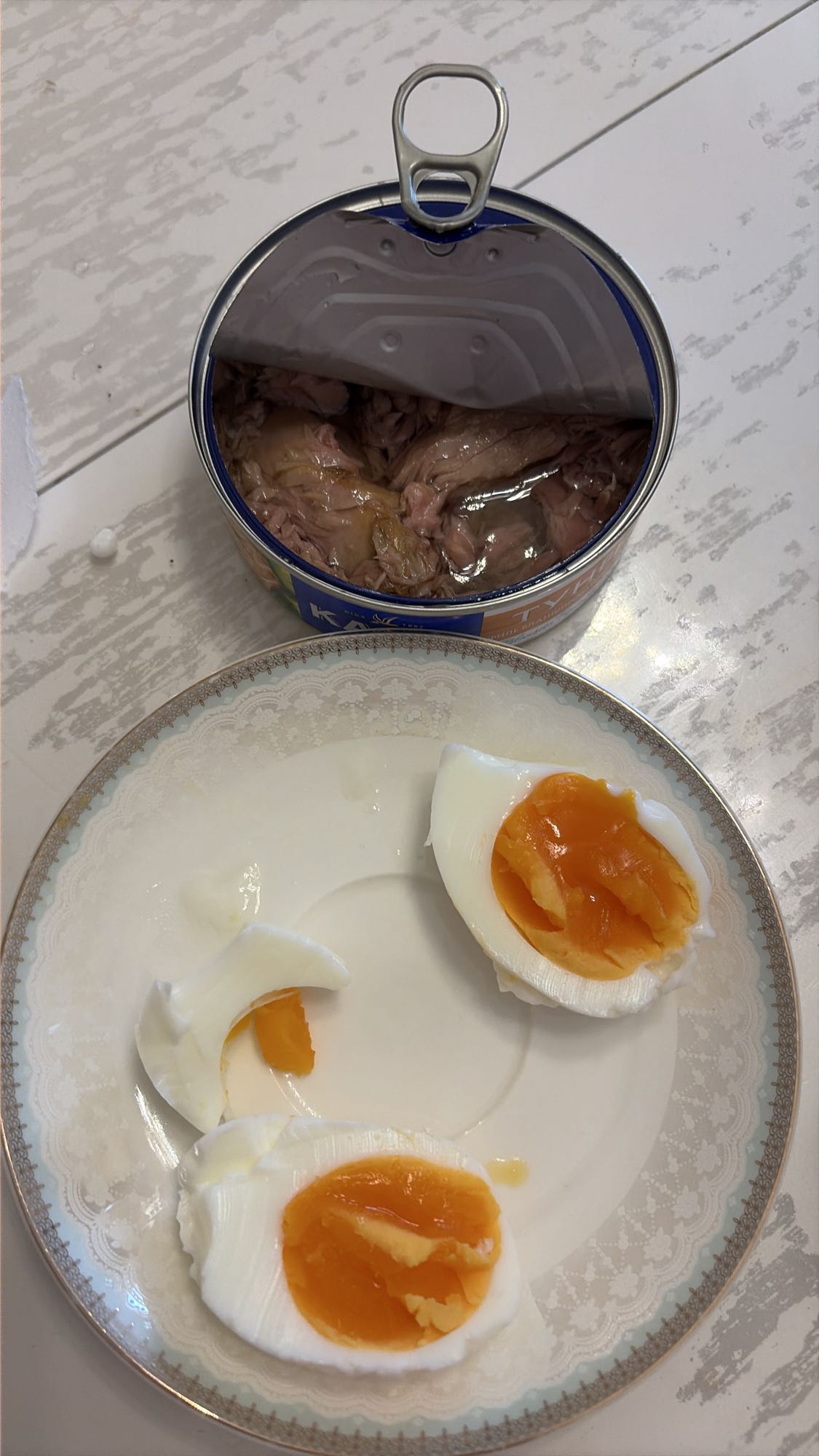 яйца с консервированным тунцом