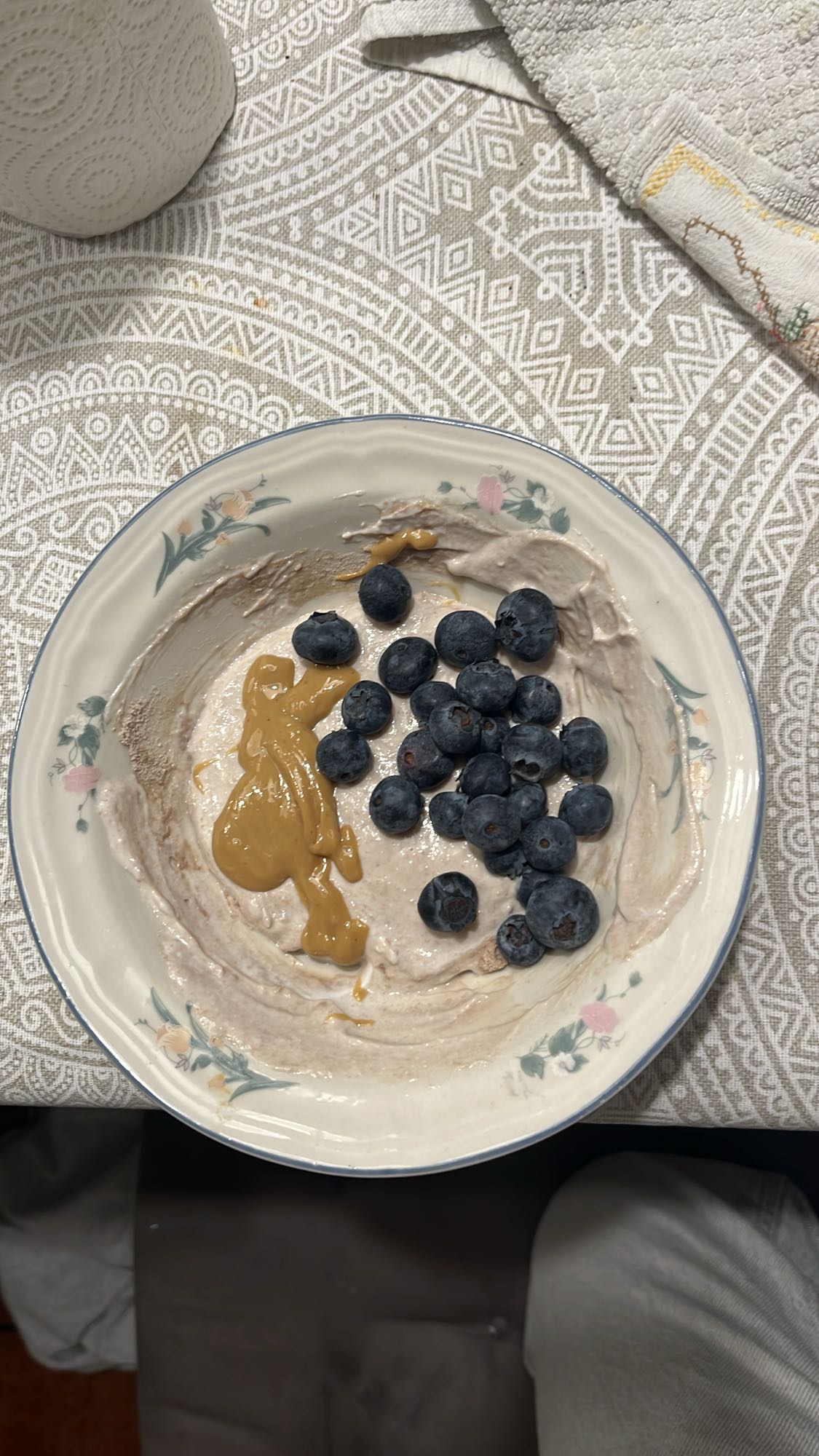 yogur con arándanos y crema de cacahuate