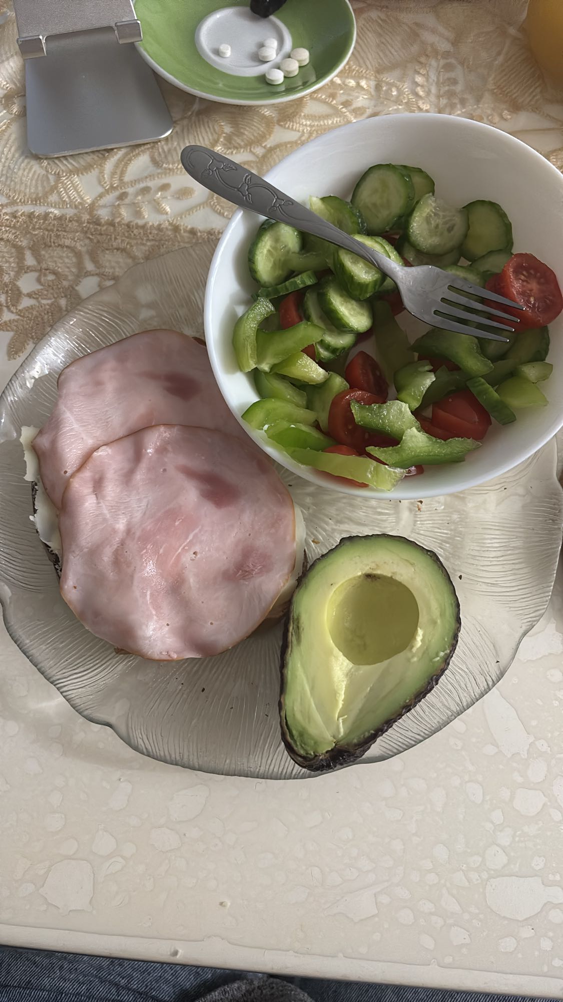 Skinkmacka med sallad