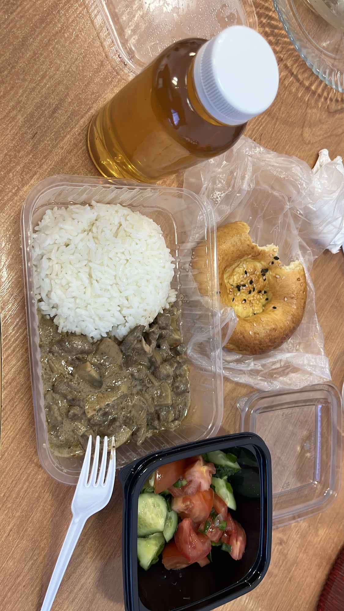 Обед с рисом и салатом