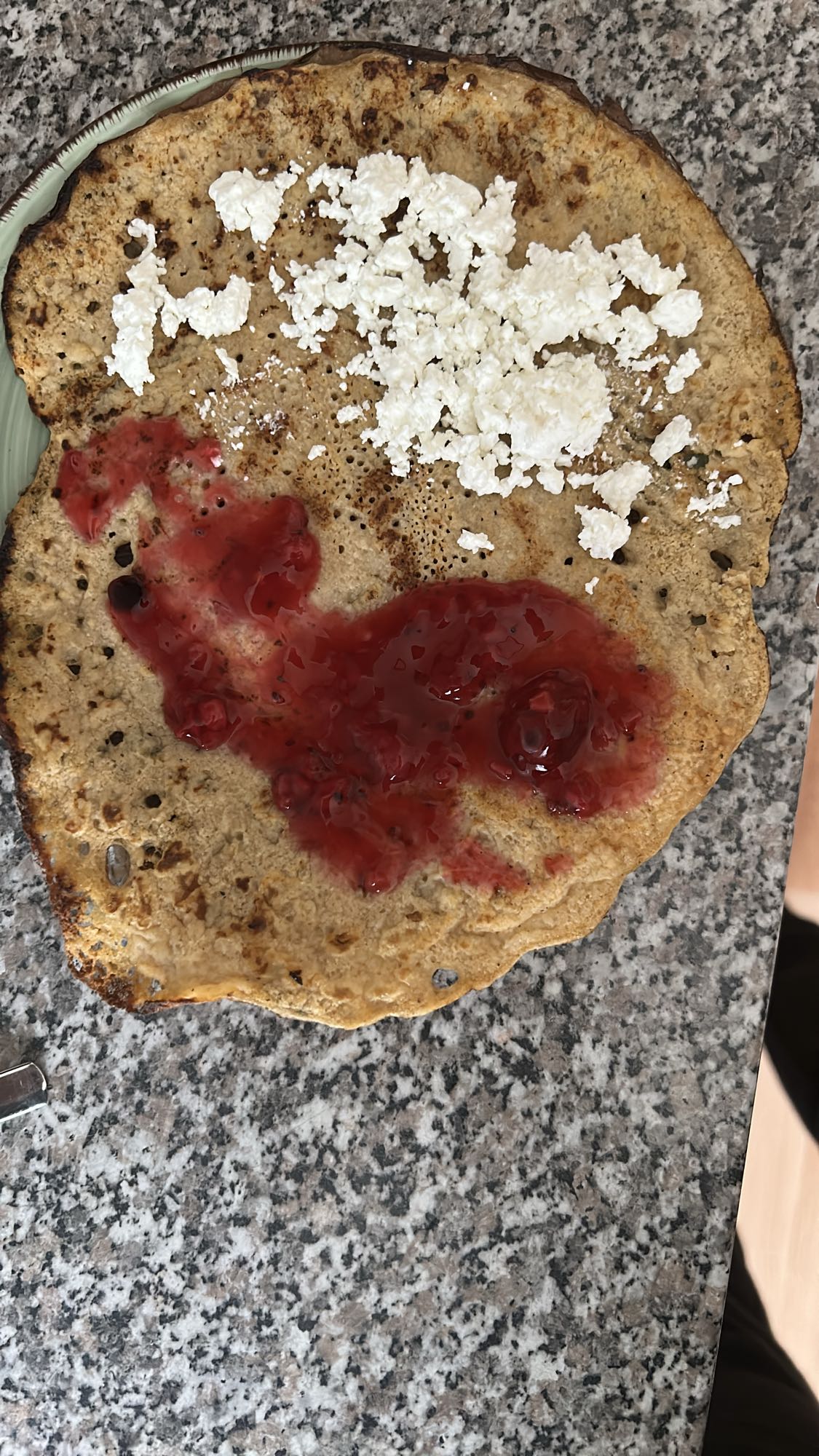 Clătită cu brânză și dulceață