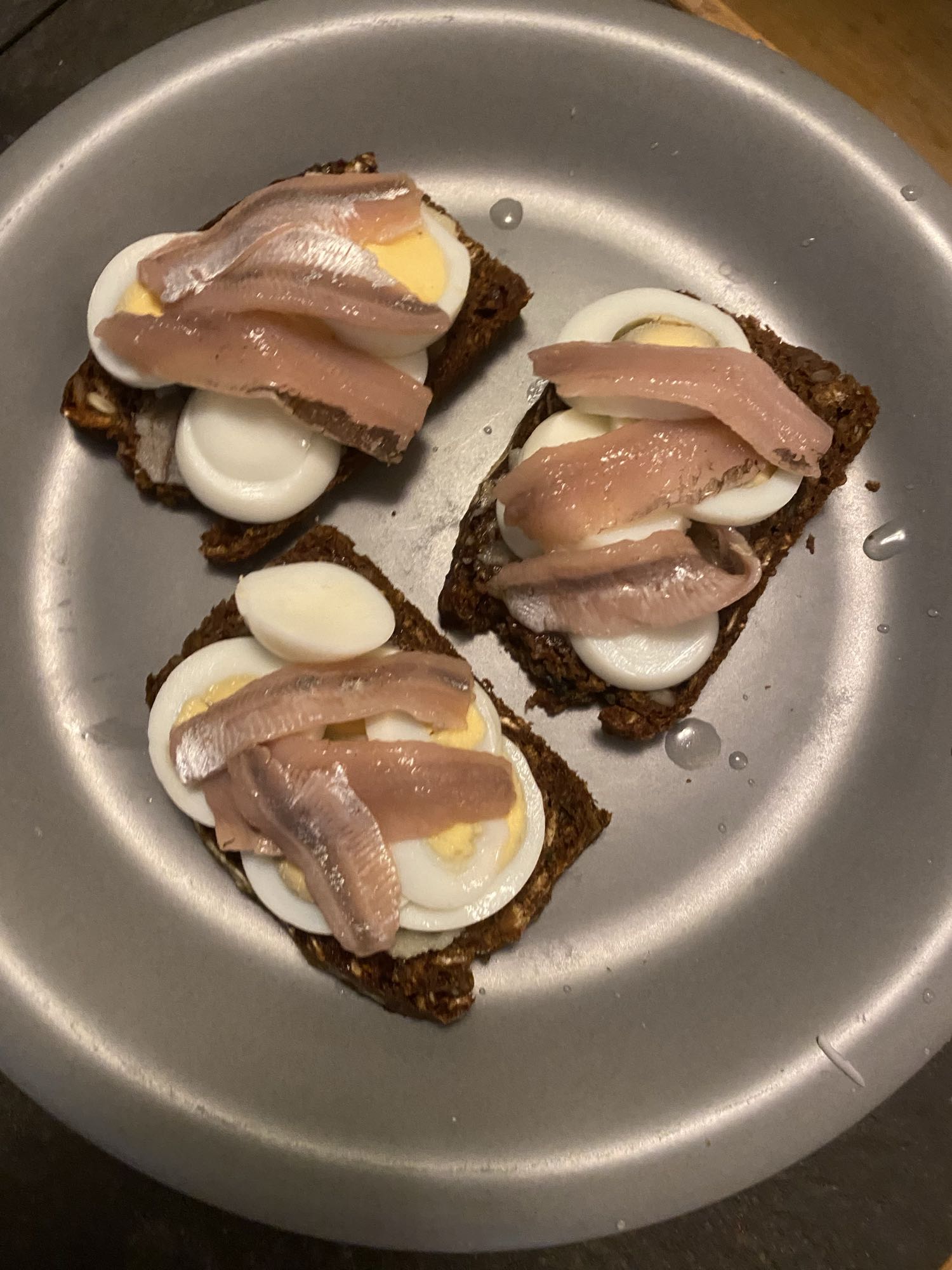 Ägg och ansjovis mackor