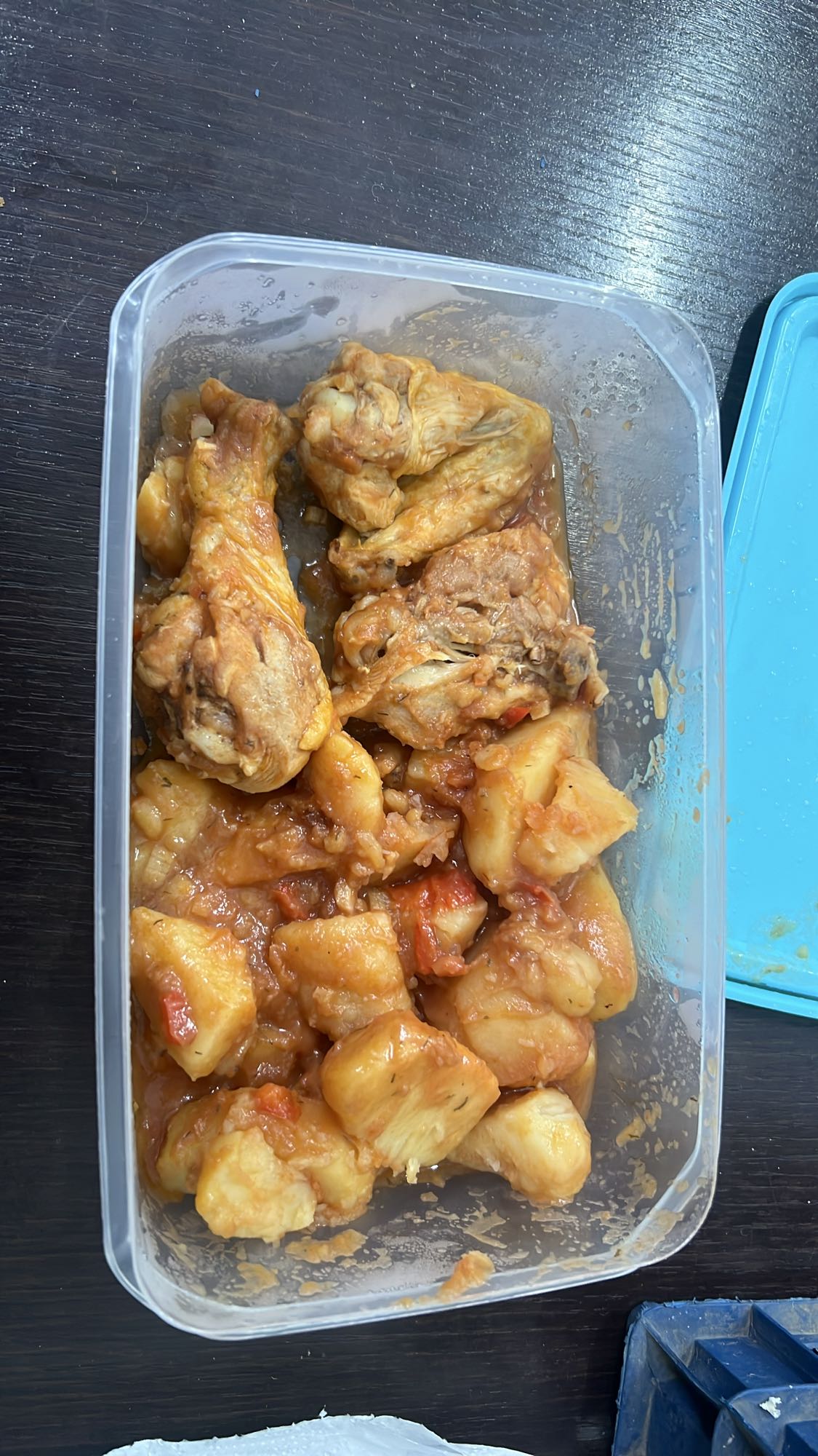 Tocană de pui cu cartofi