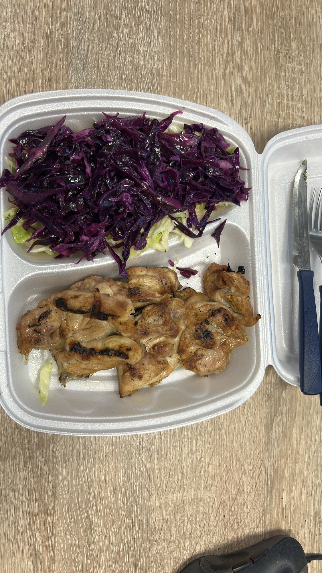 Pui la grătar cu varză