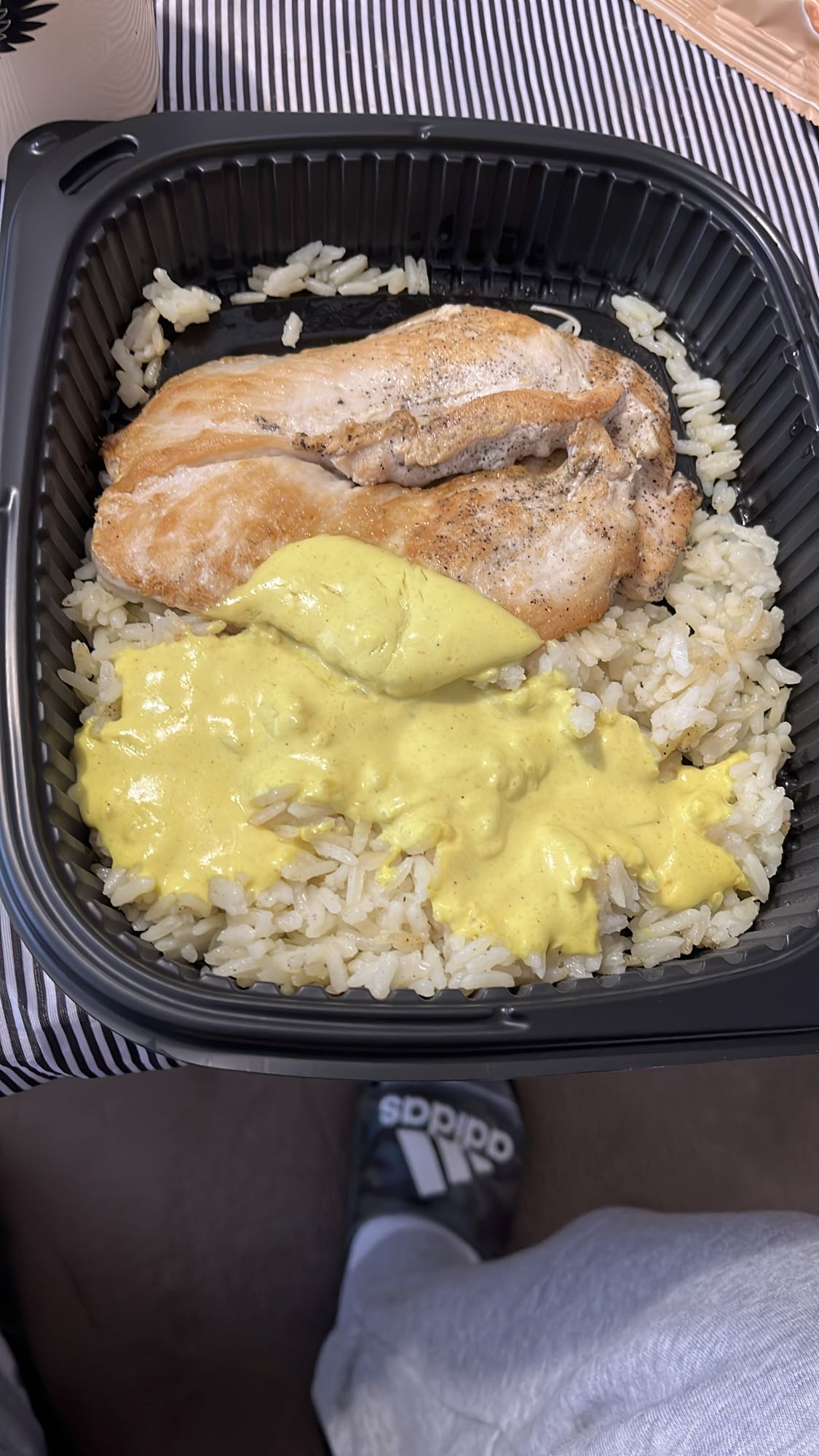 Пиле с ориз и сос