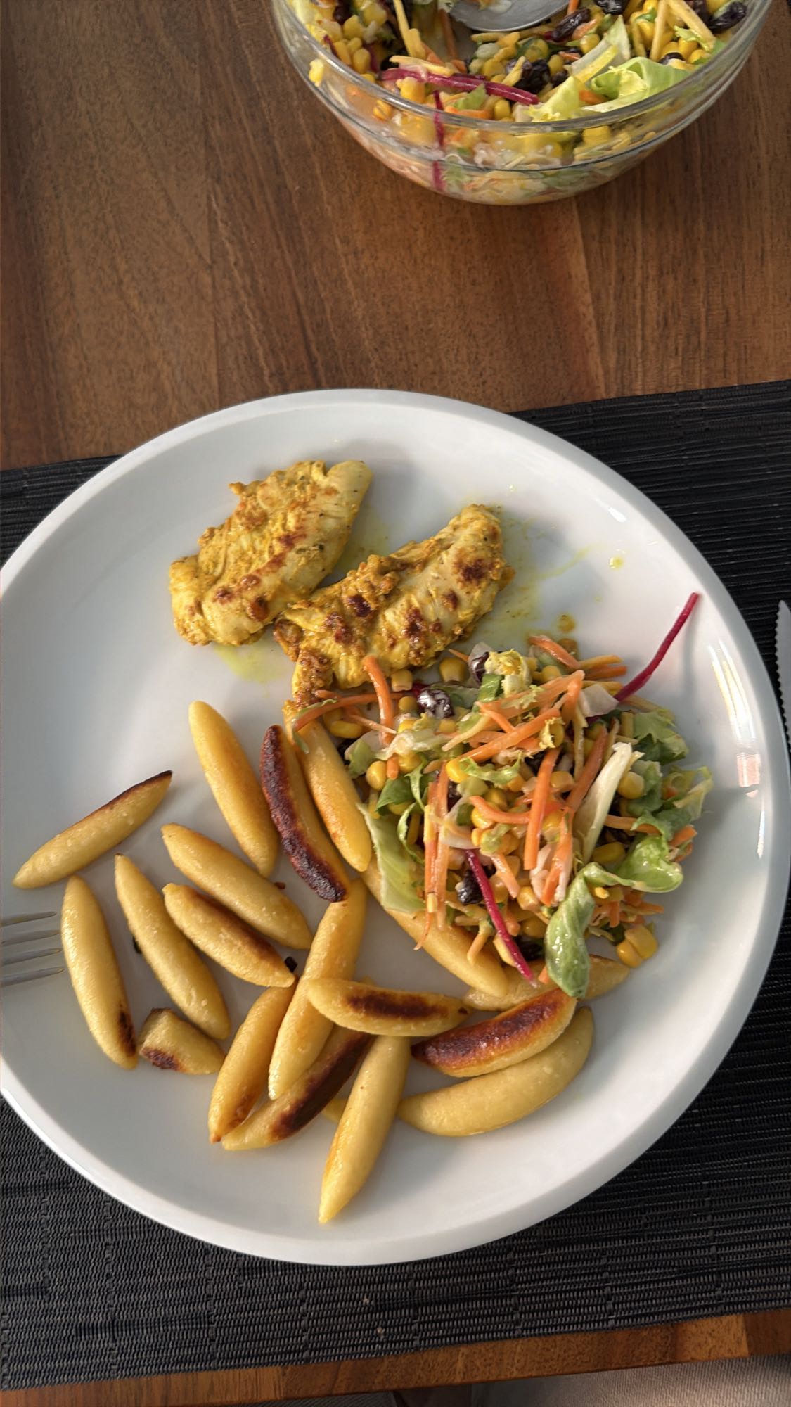 Hähnchen mit Schupfnudeln & Salat