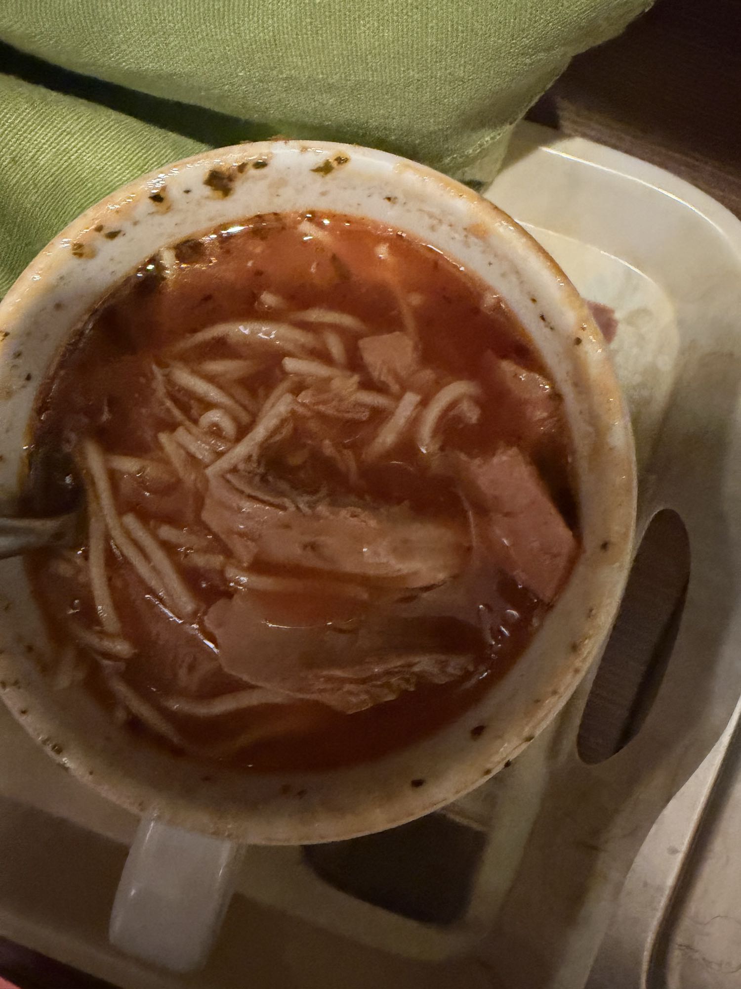 Zupa z makaronem i mięsem