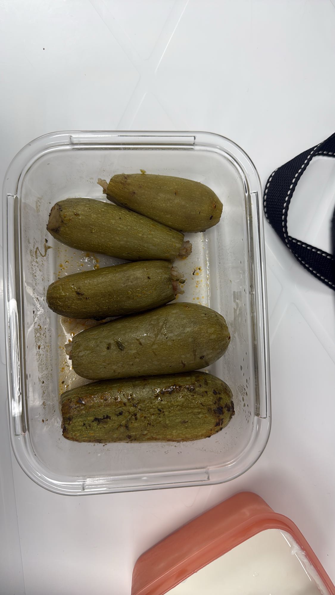 Stuffed zucchini with yogurt