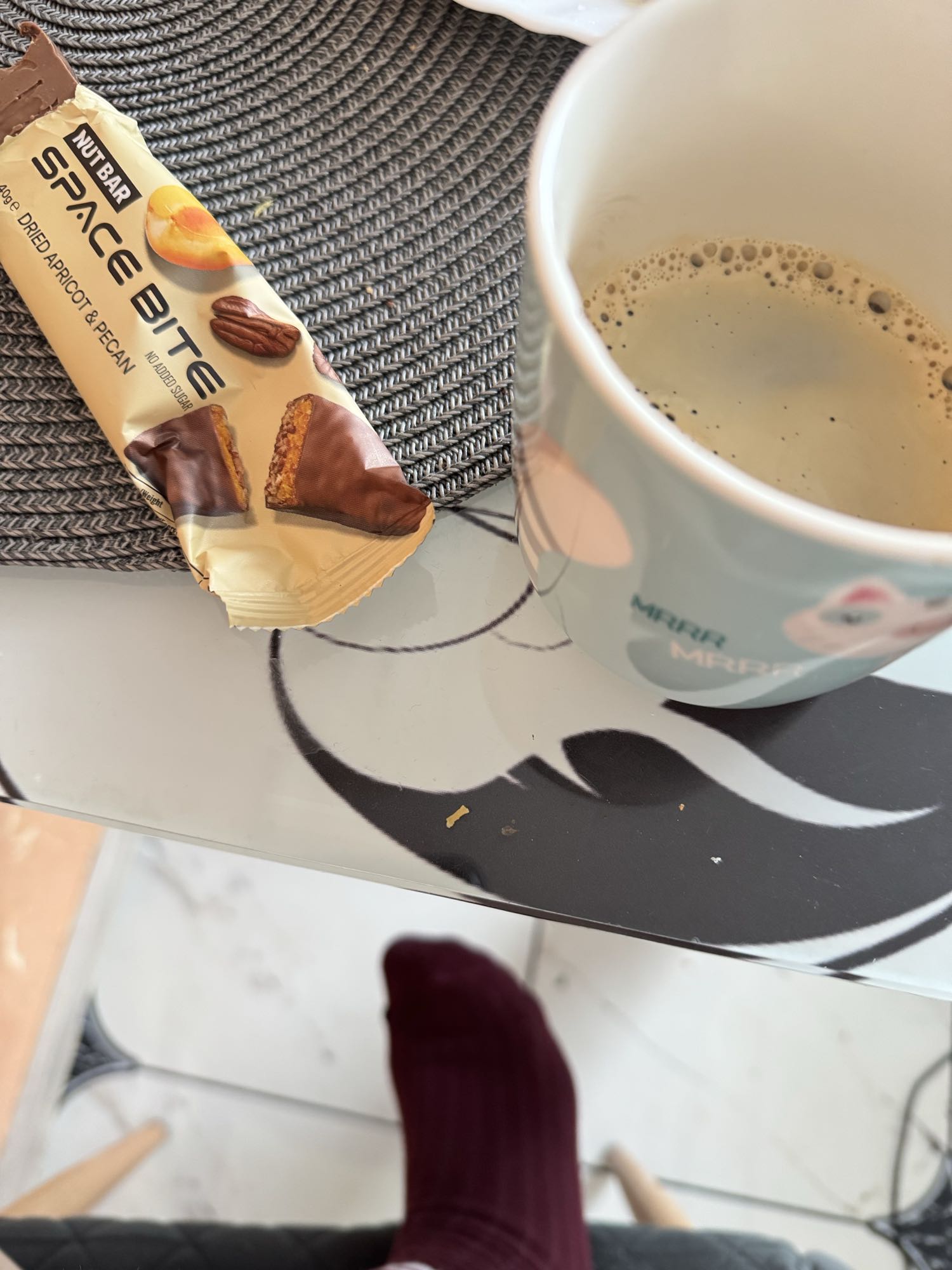 батончик і кава