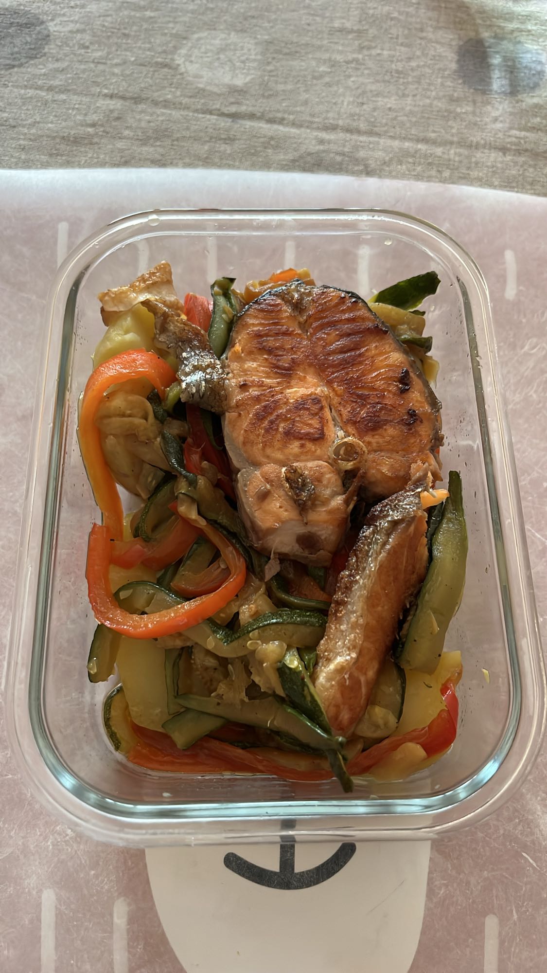Salmón con verduras