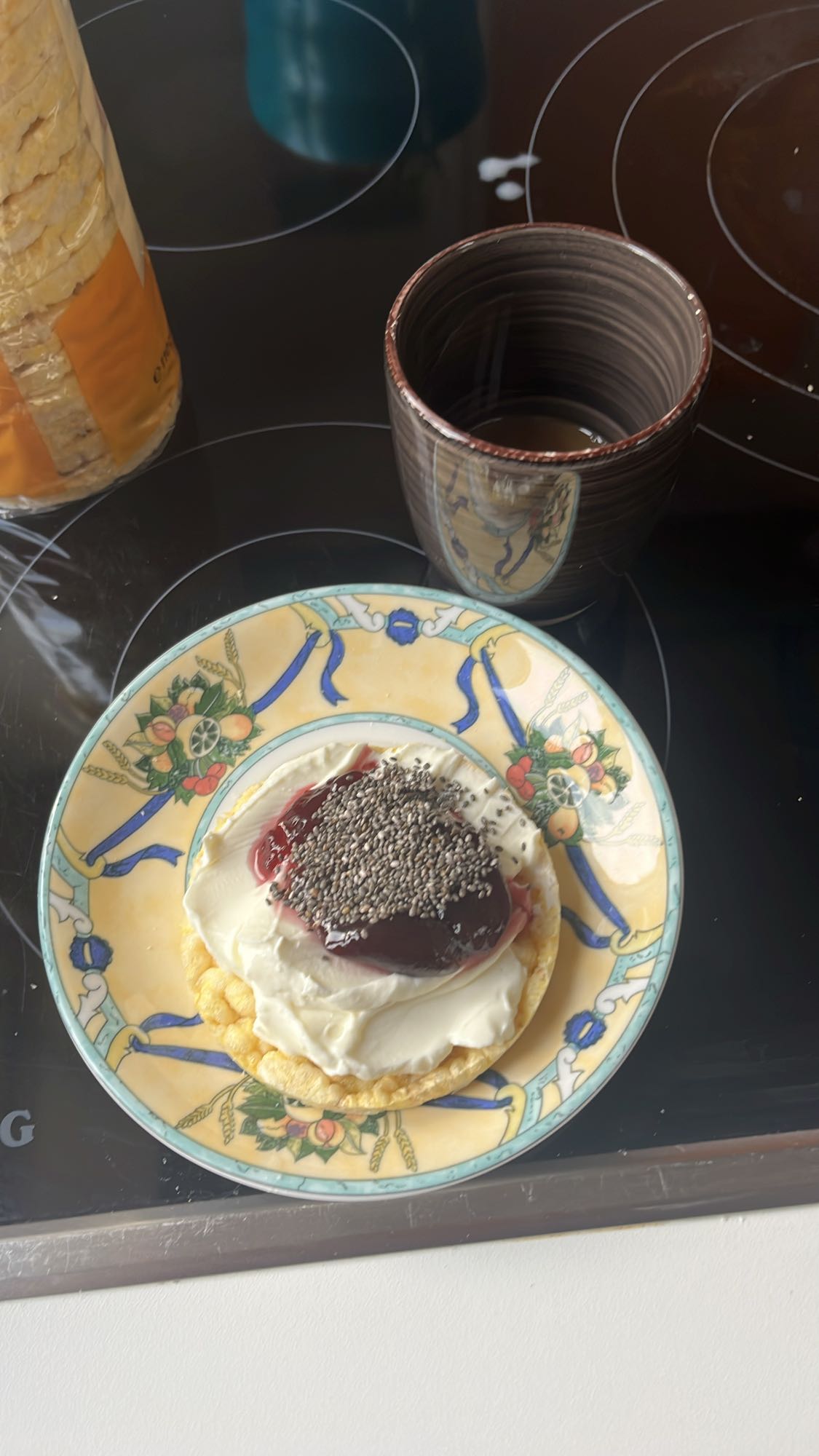 Reiswaffel mit Frischkäse & Marmelade