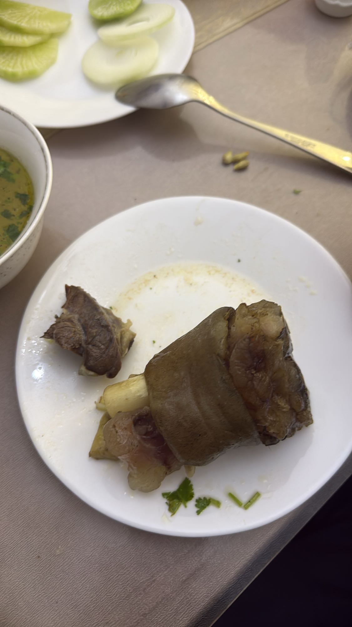 говяжья нога с овощами