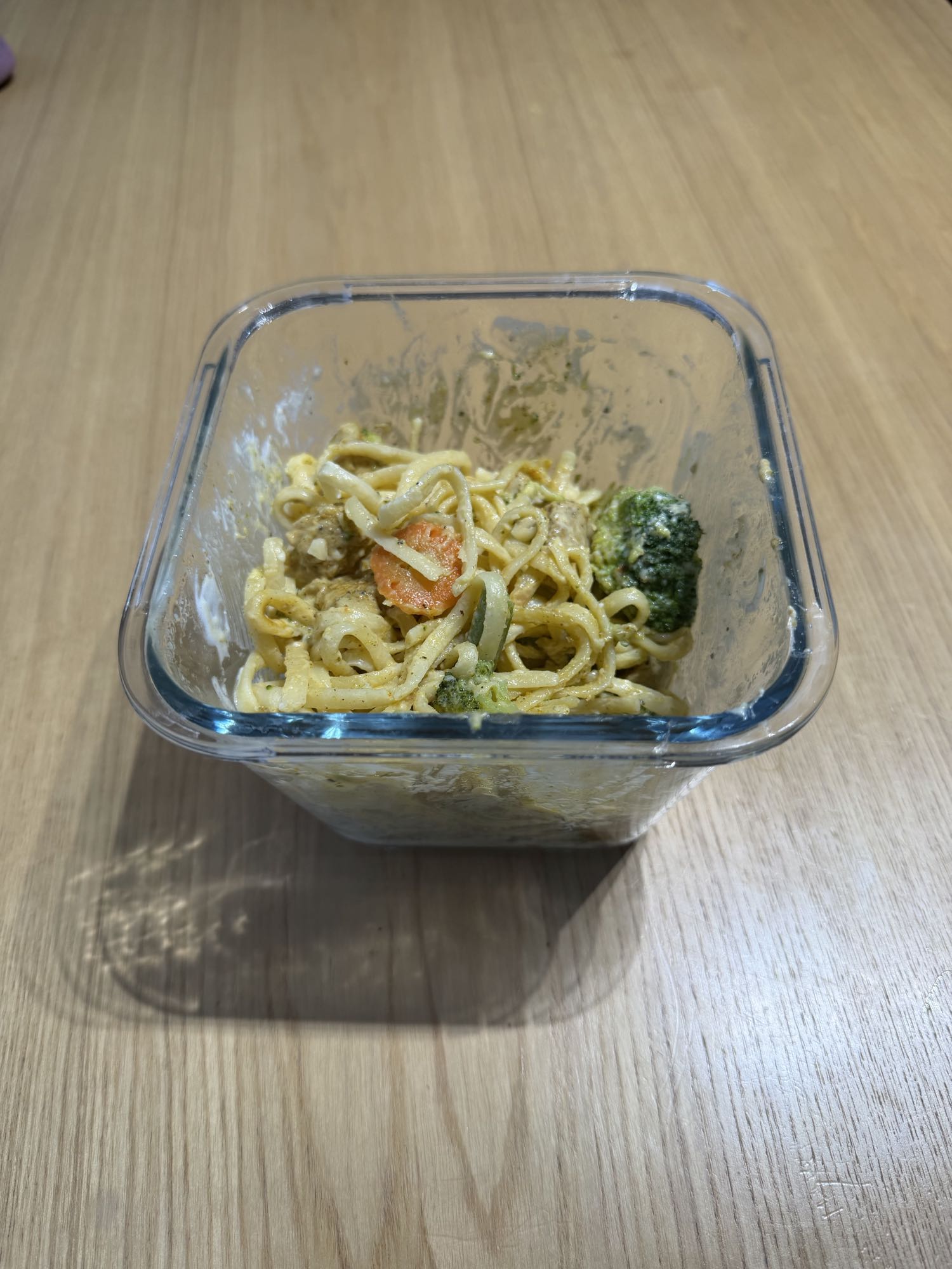 Makaron z warzywami i kurczakiem