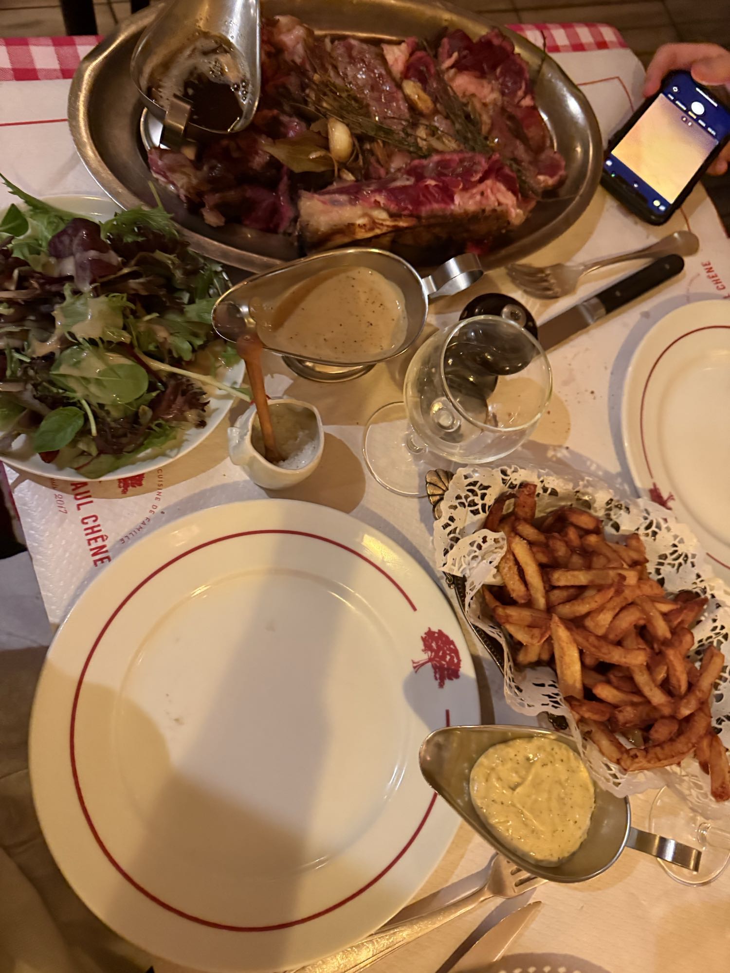 Côte de boeuf, frites, salade