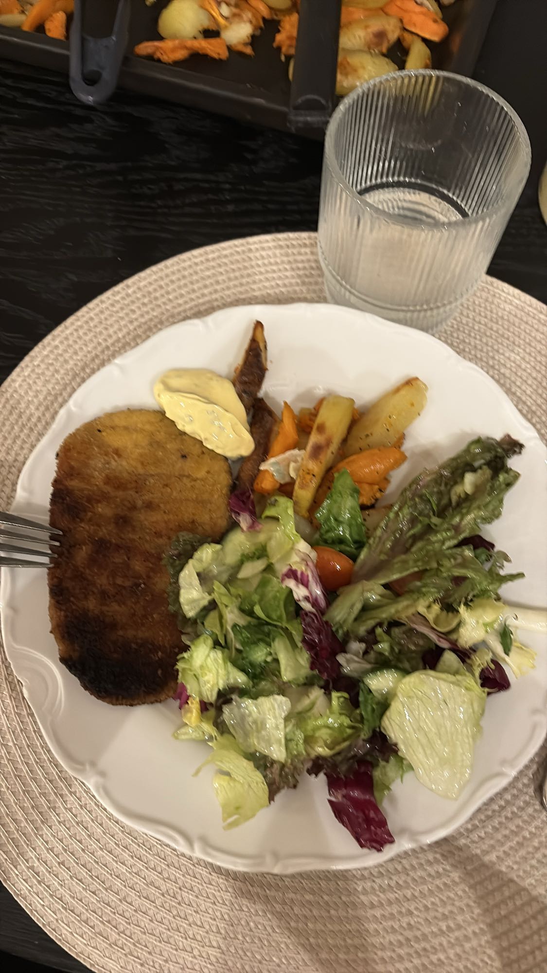 Panerad schnitzel med sallad