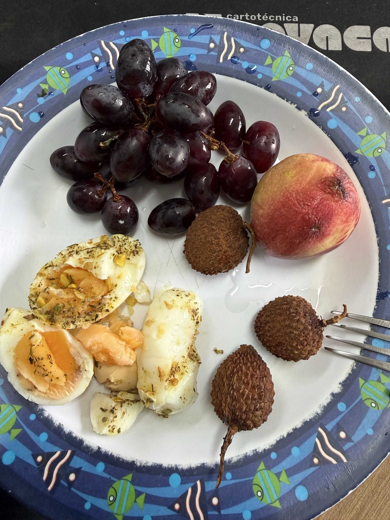 Frutas e ovos cozidos