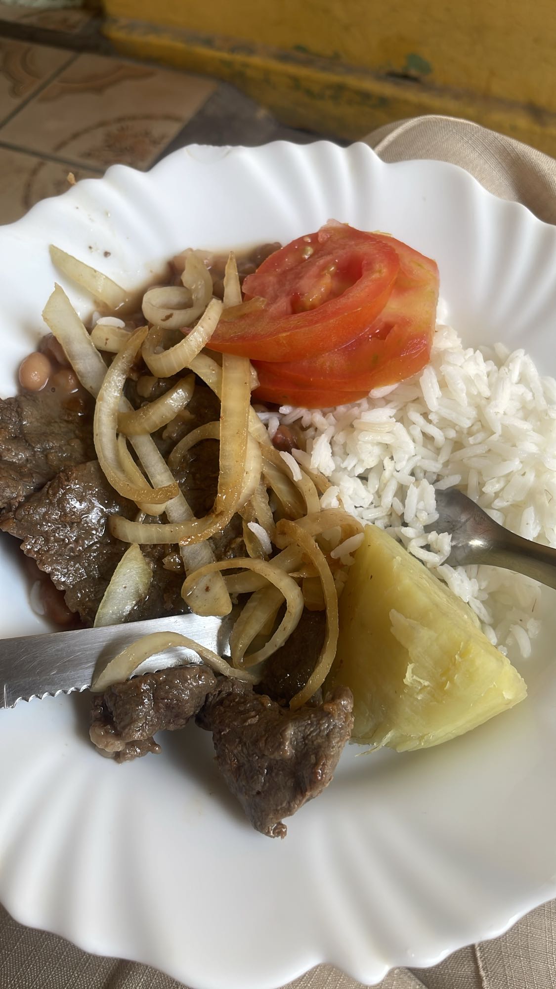 Carne, arroz e legumes