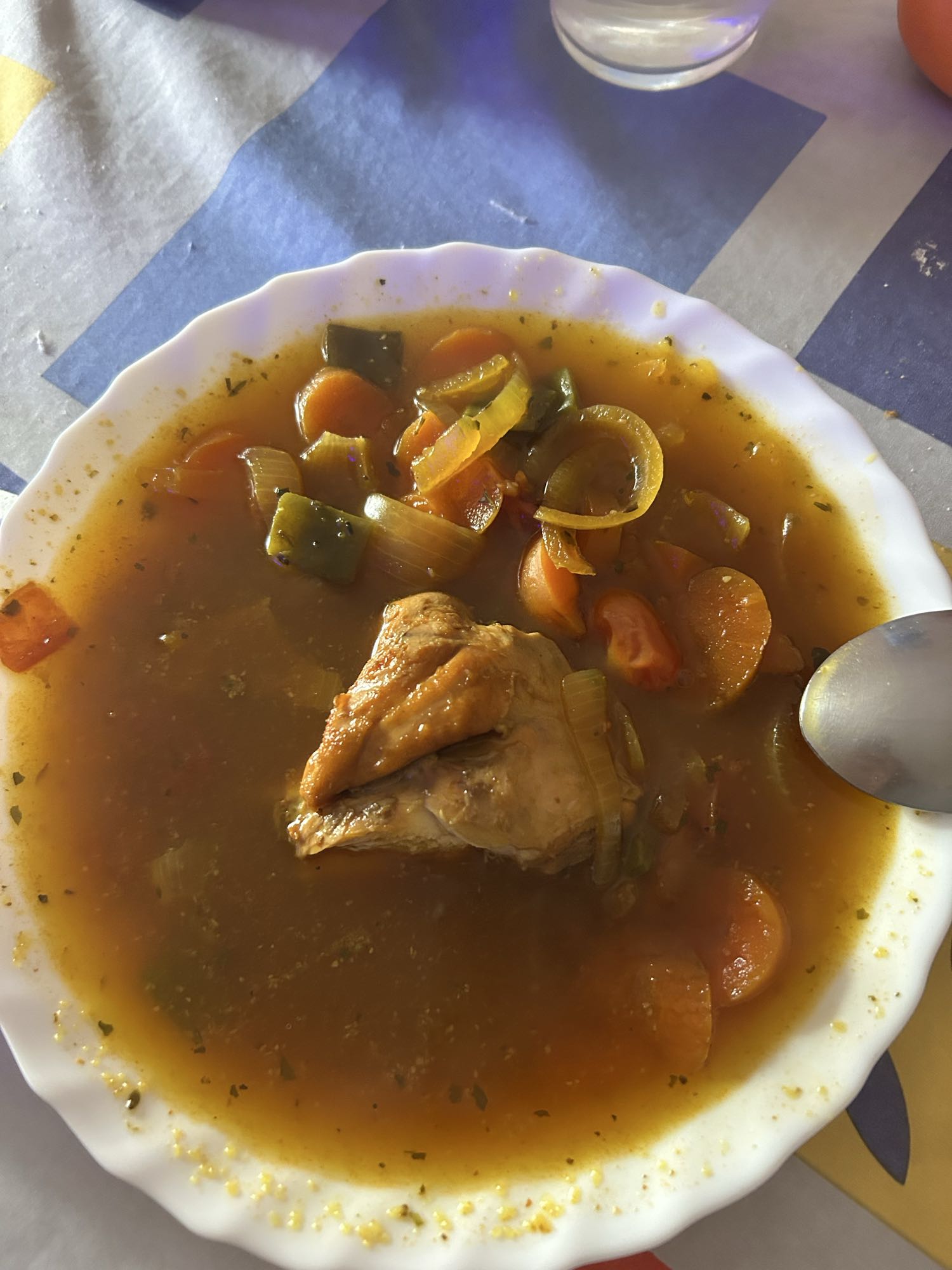 Conejo con verduras (zanahoria, judía verde y cebolla)