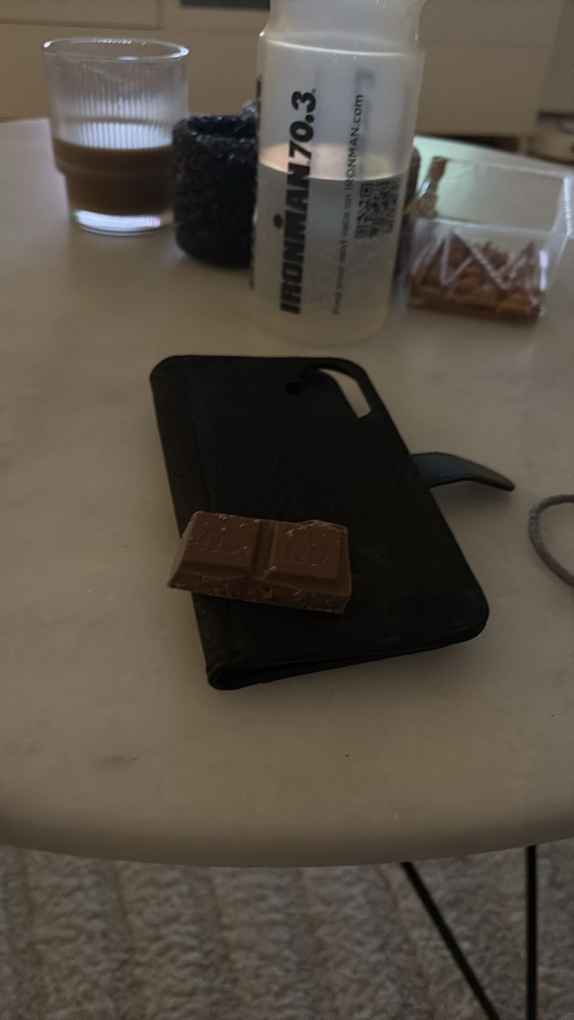 Kaffe, choklad, kex, vatten