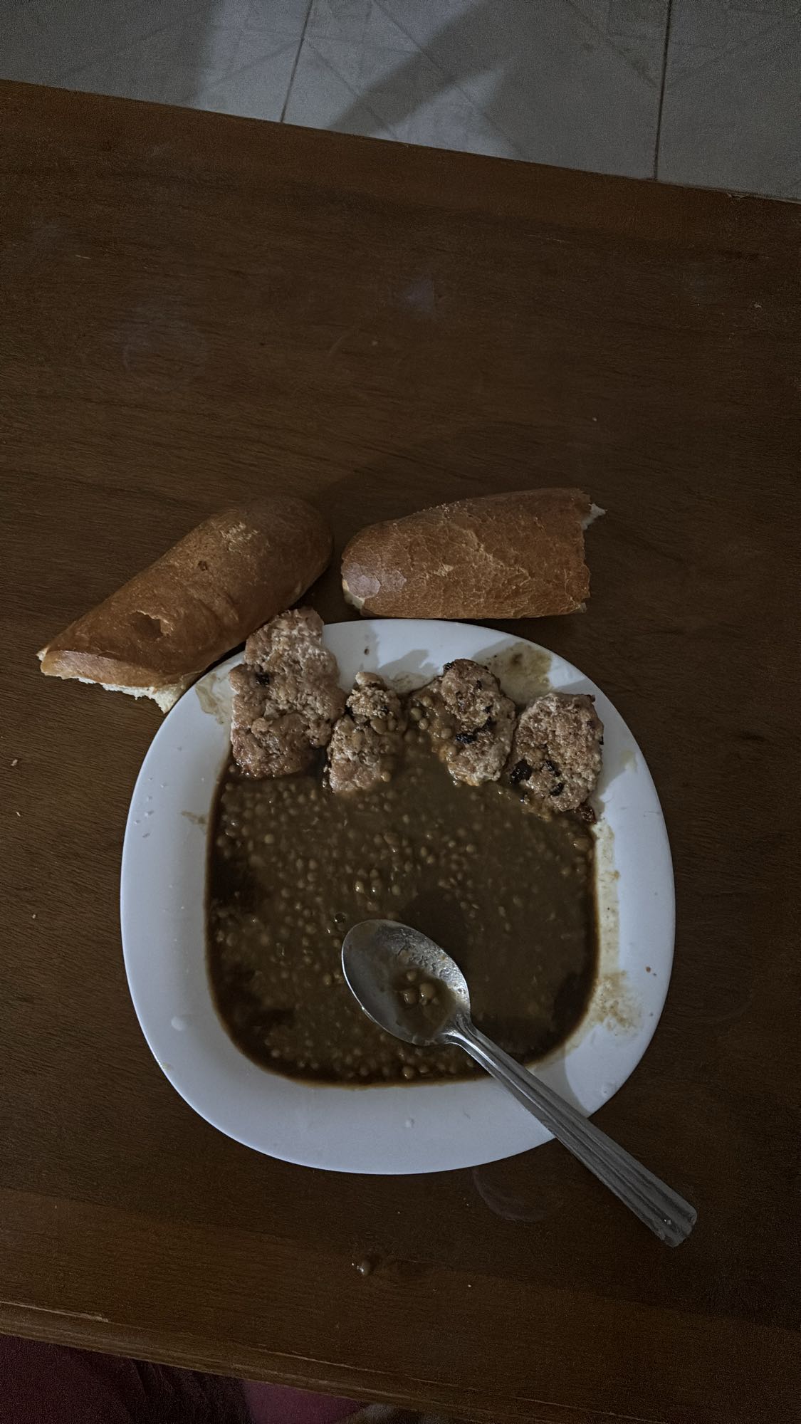 Soupe de lentilles et pain