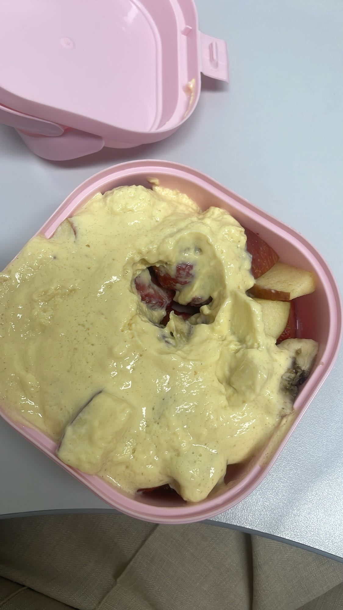 Salada de frutas com creme