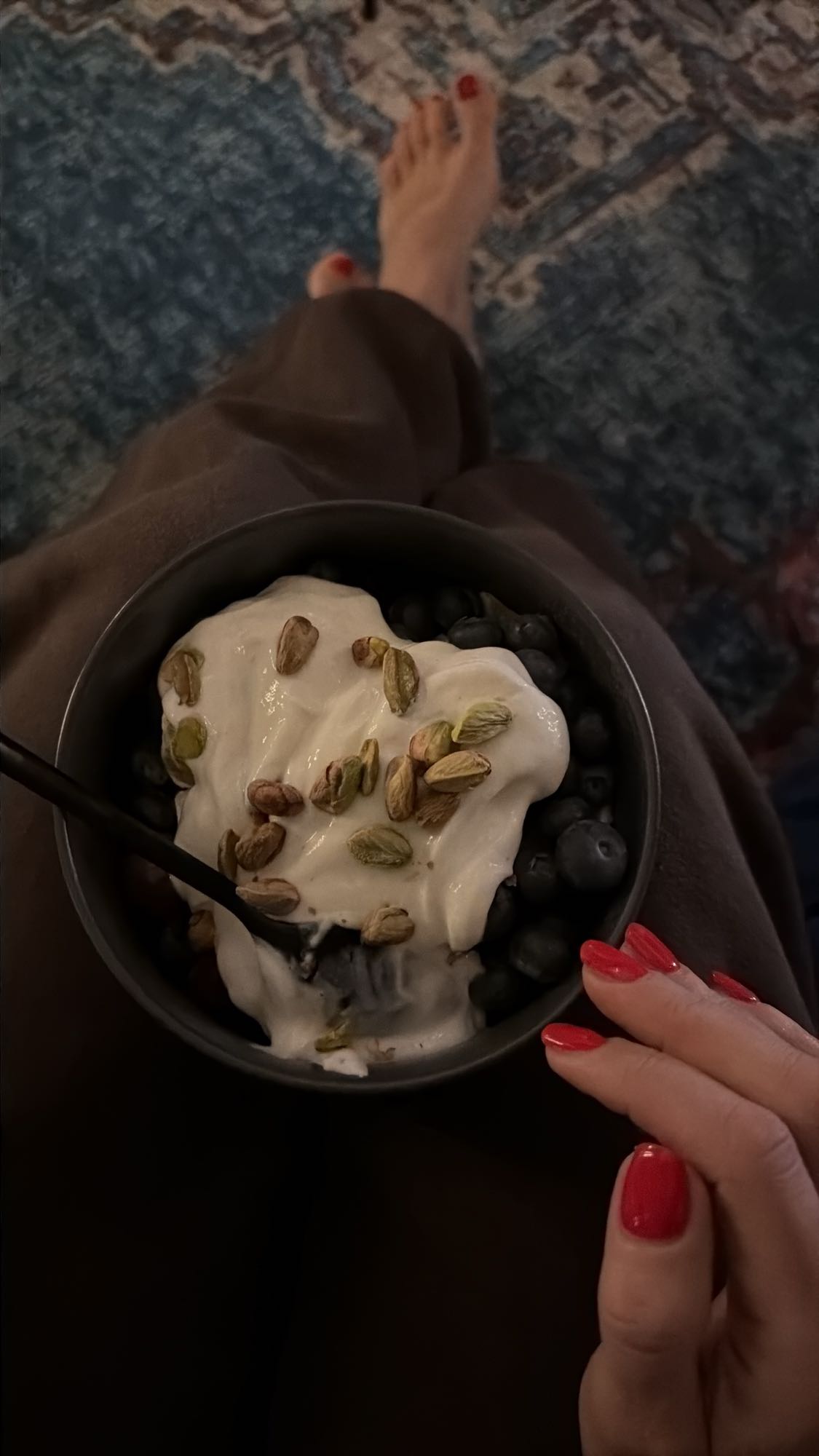 Jogurt z borówkami i pistacjami