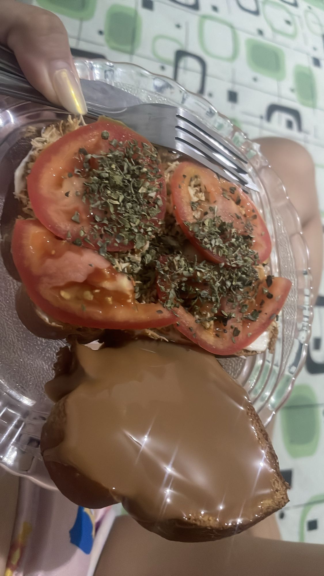 Torradas com tomate e creme