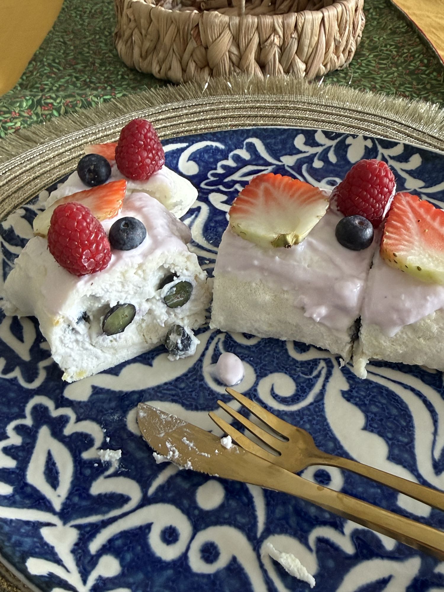 Фруктовий десерт з йогуртом