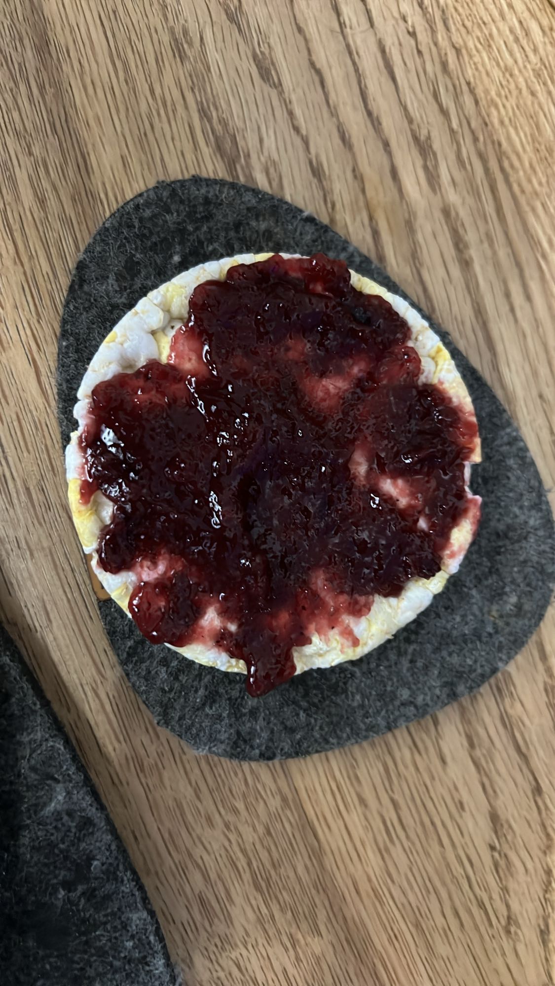 Reiswaffel mit Marmelade