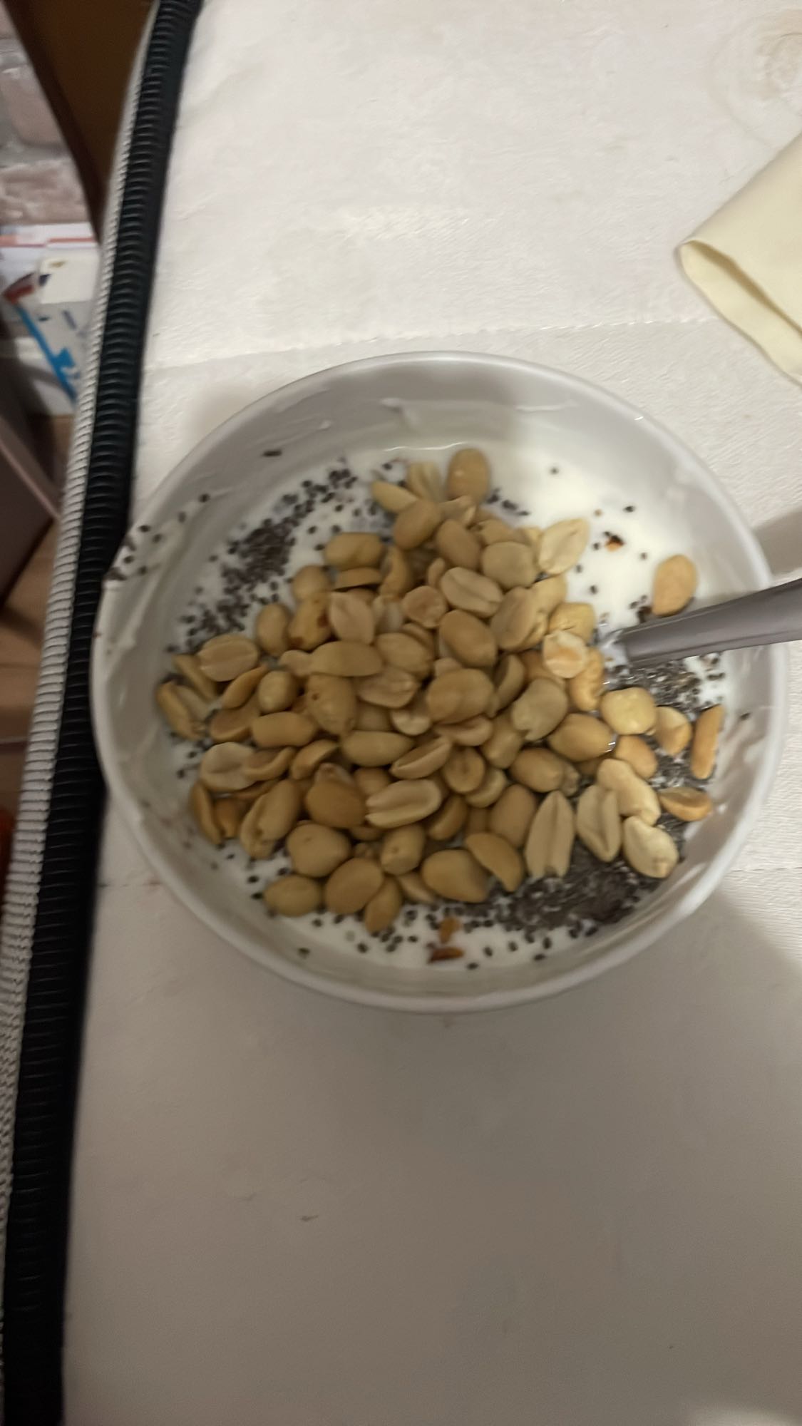 Yaourt, cacahuètes et chia