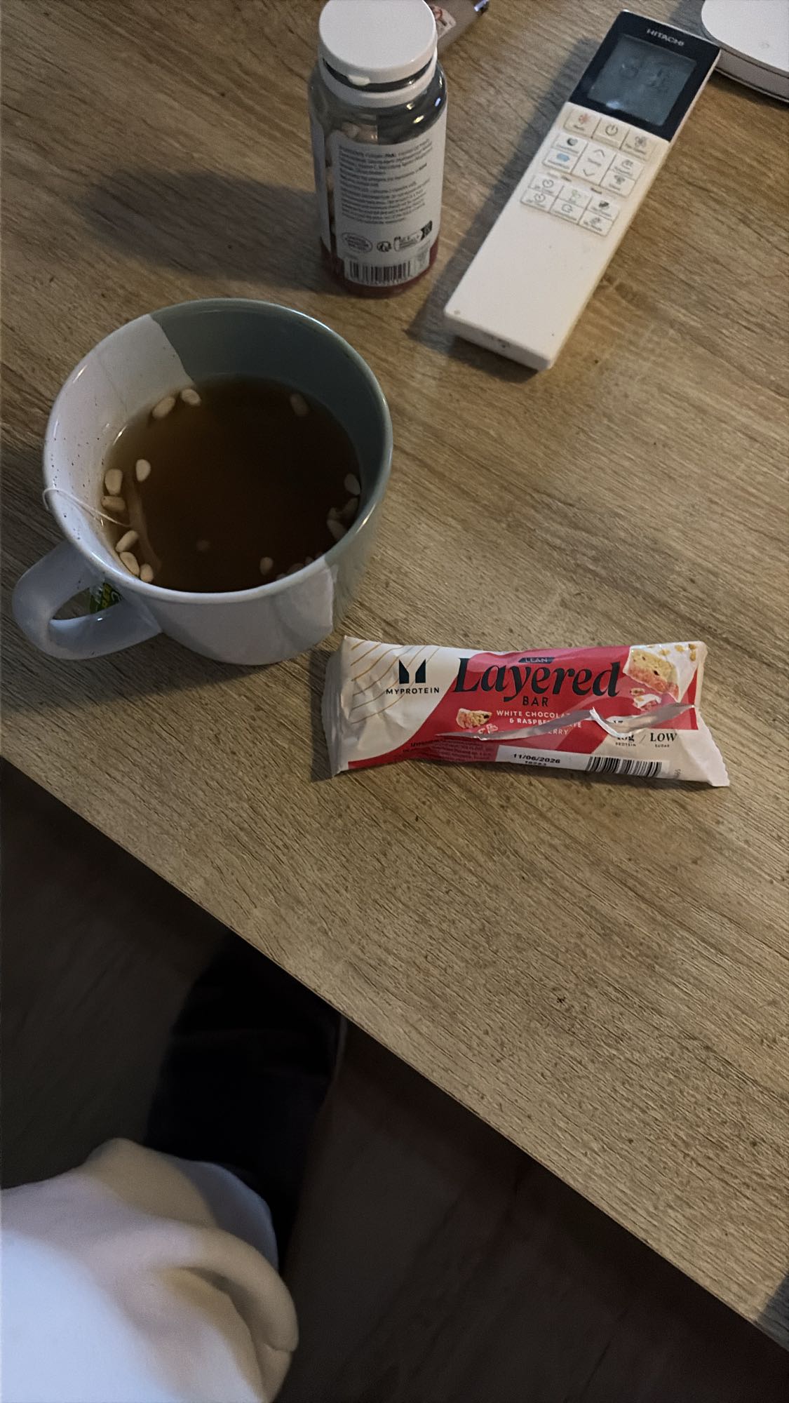 Barre protéinée et thé