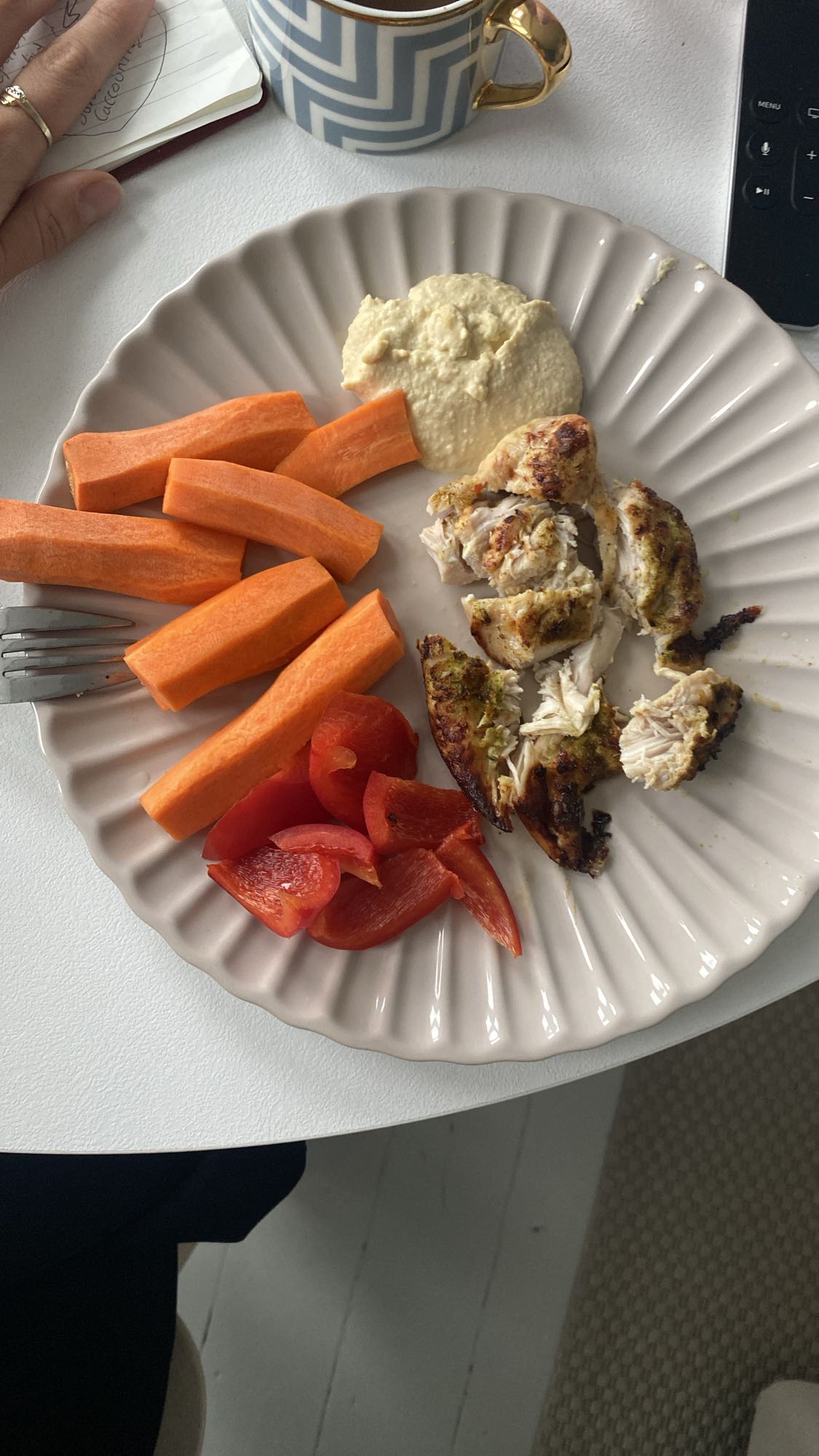 Kylling, hummus og grøntsager