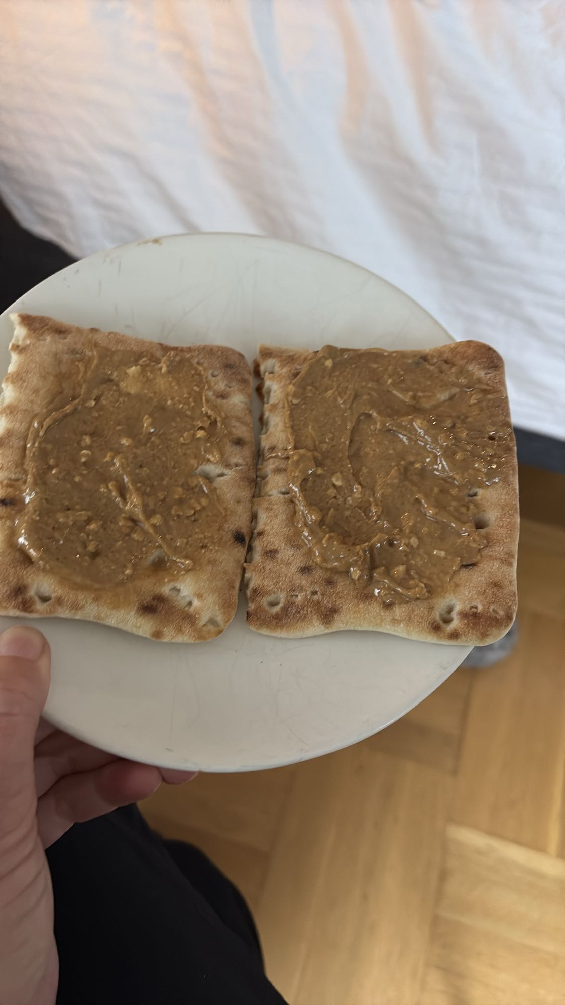 Knäckebröd med jordnötssmör