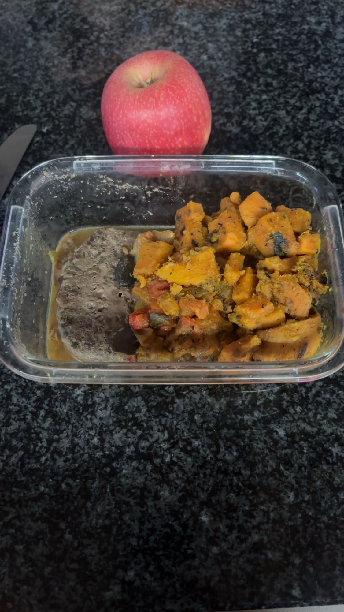 Steack haché, patate douce et ratatouille