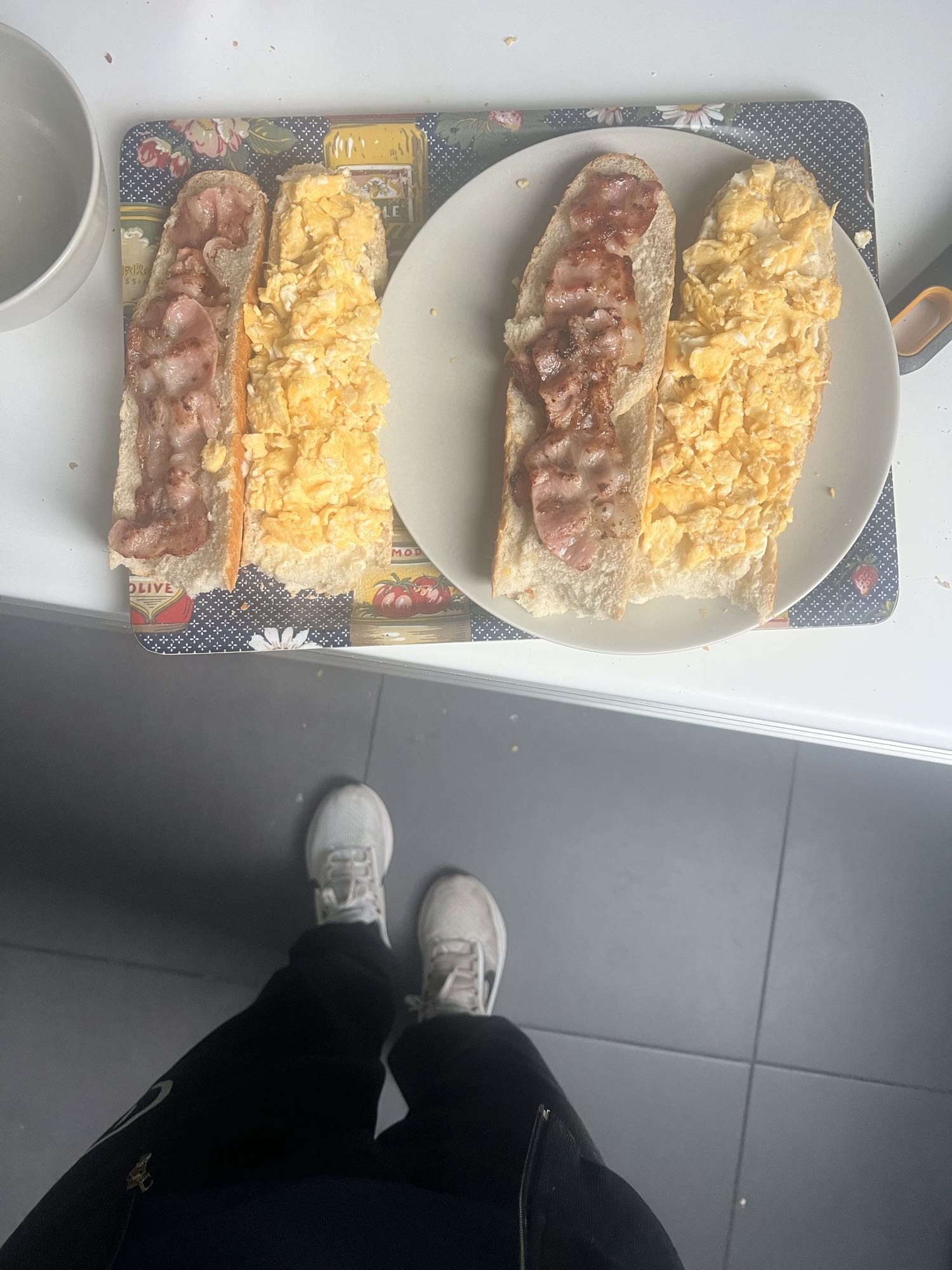 Bocadillo con huevo y bacon