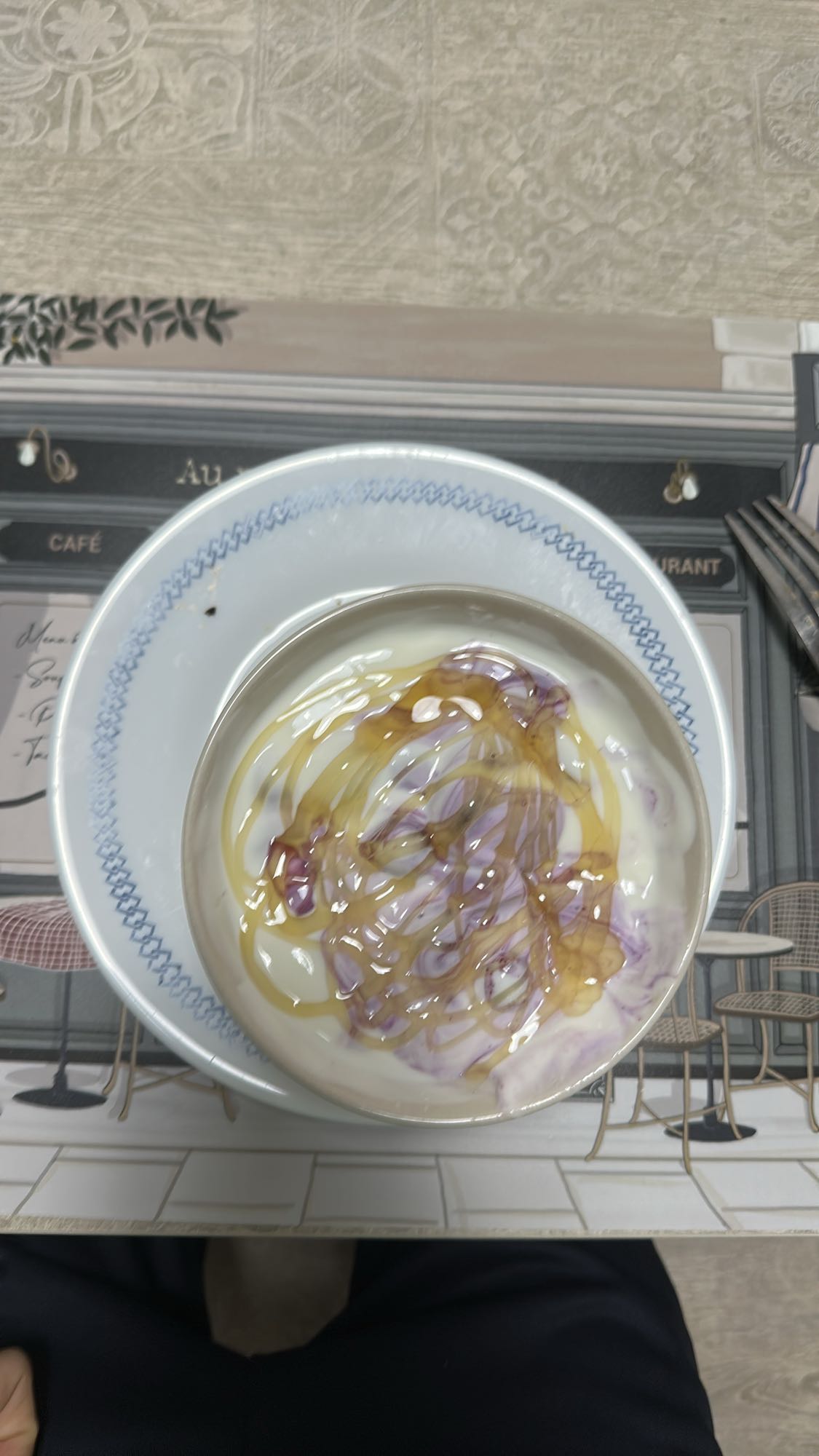 Yogur con miel y arándanos