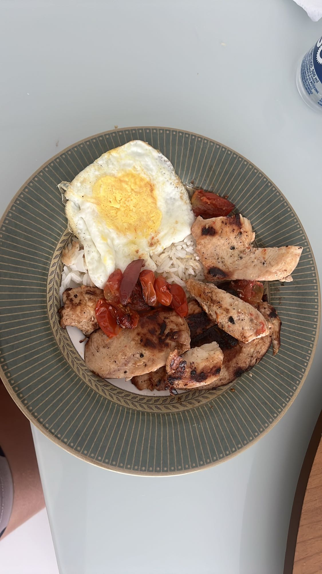 Frango com arroz e ovo