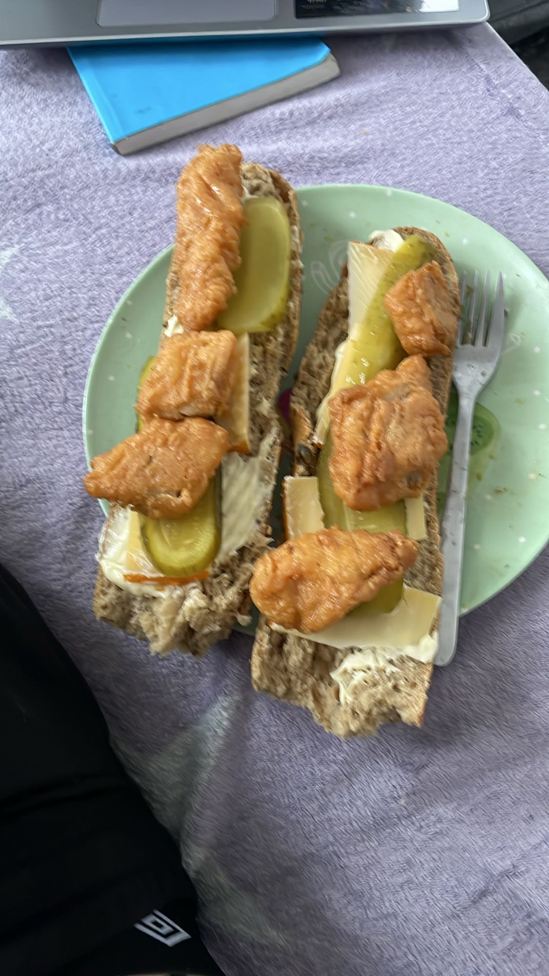 Kanapki z rybą i serem