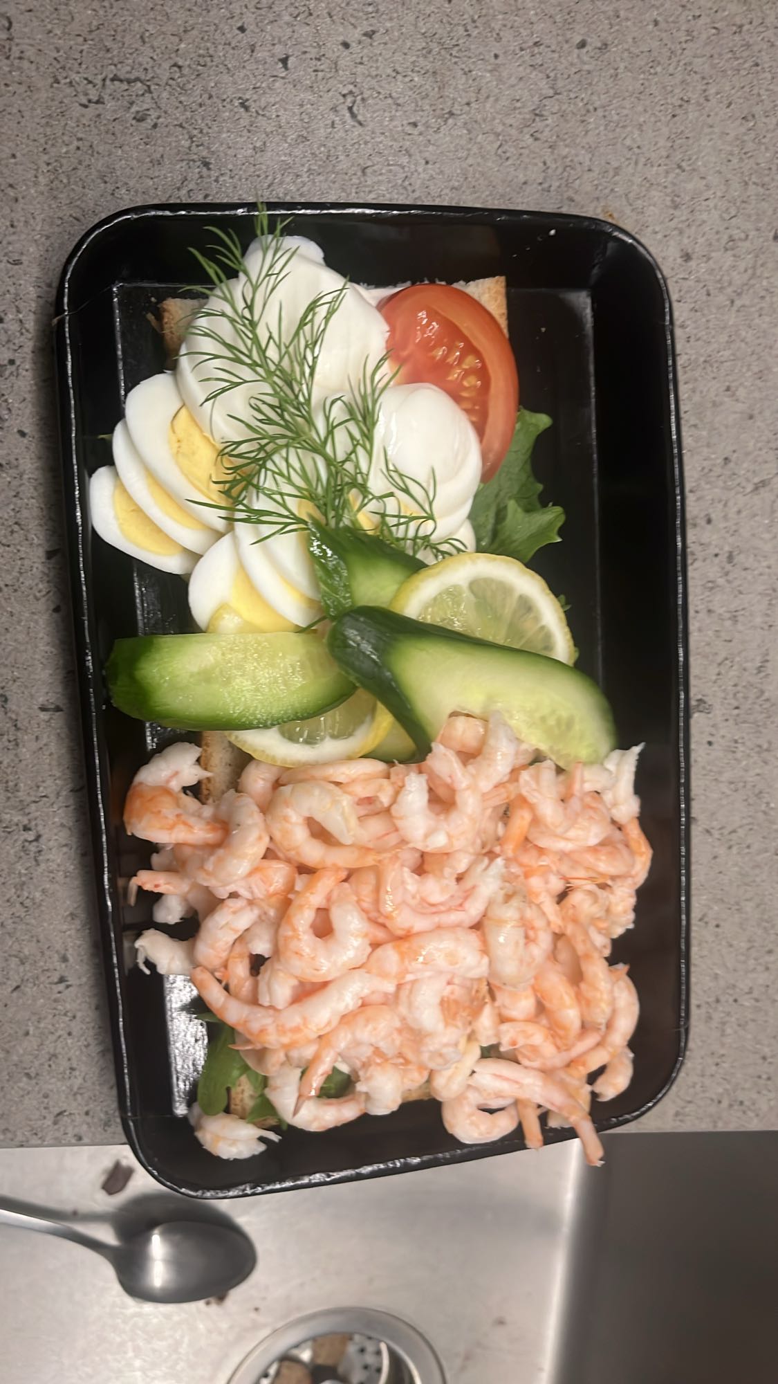 Räksmörgås med ägg