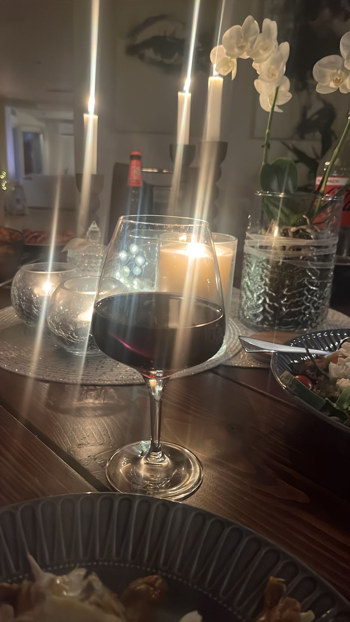 Vin och salladstallrik